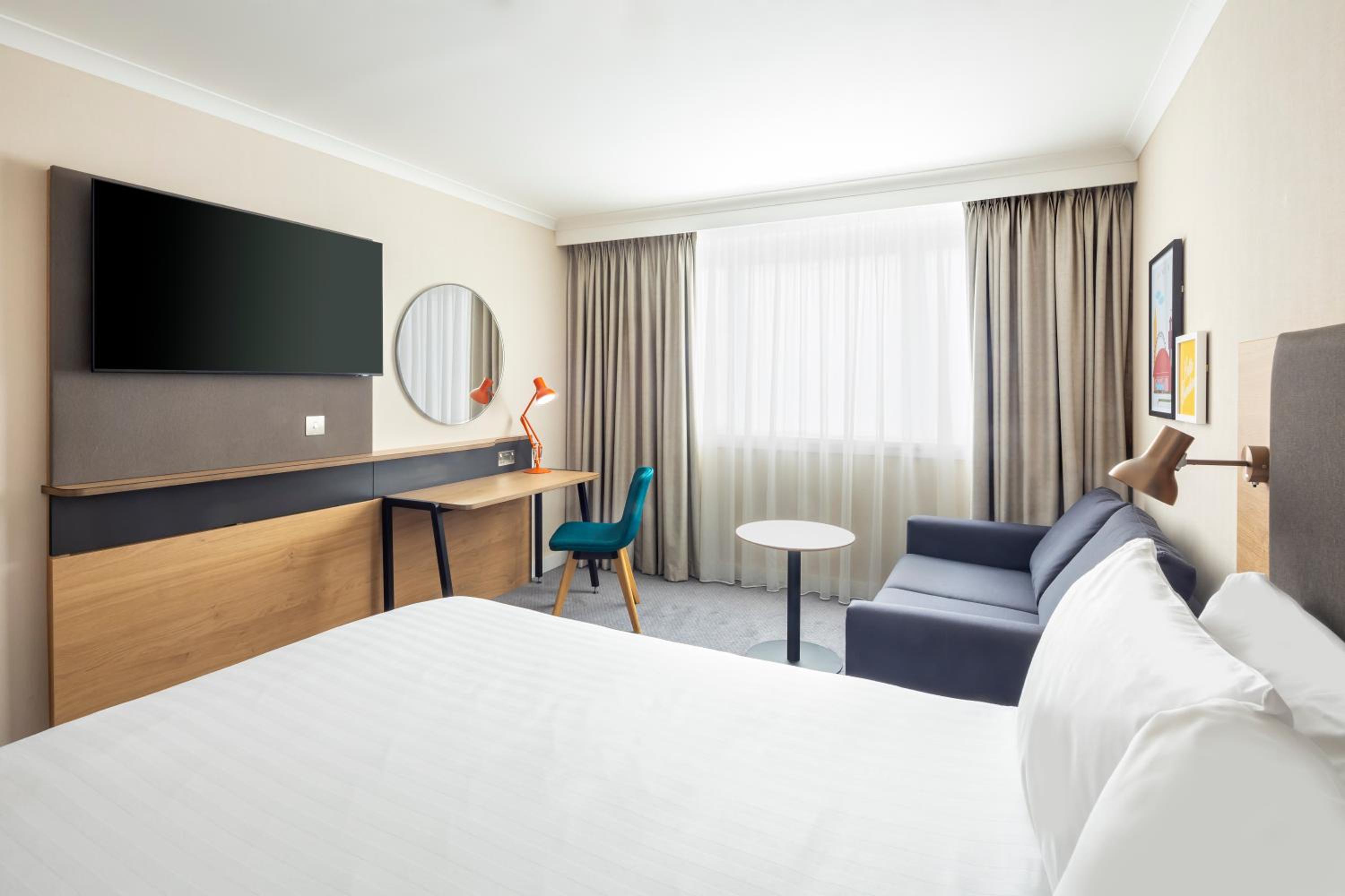 Premium Queen Room with sofa bed photo 1