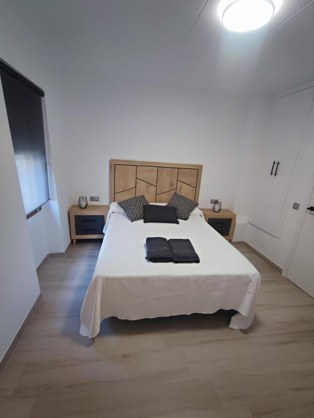 Apartamento de cuatro habitaciones con balcón