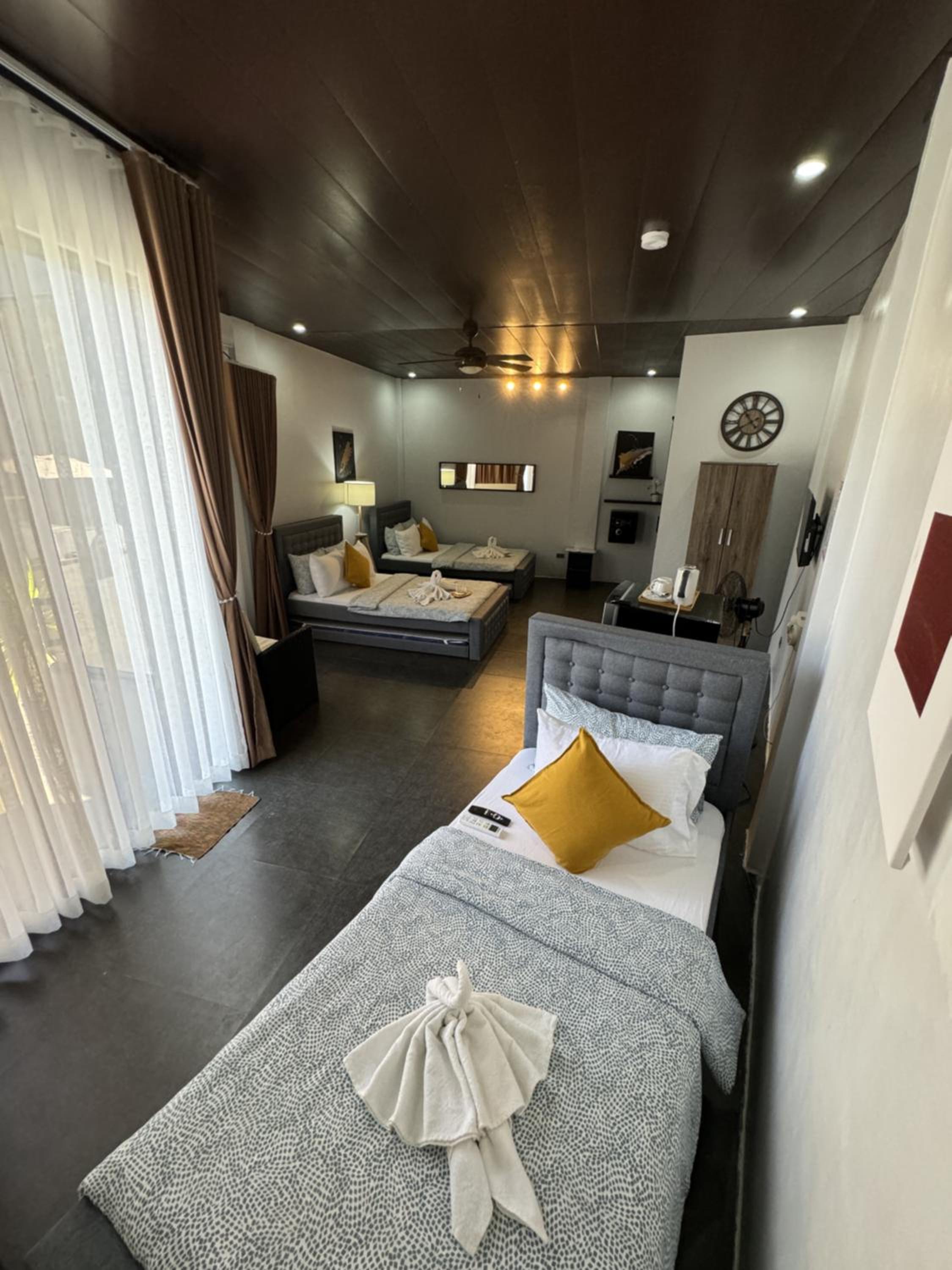 Deluxe Family Room photo 3