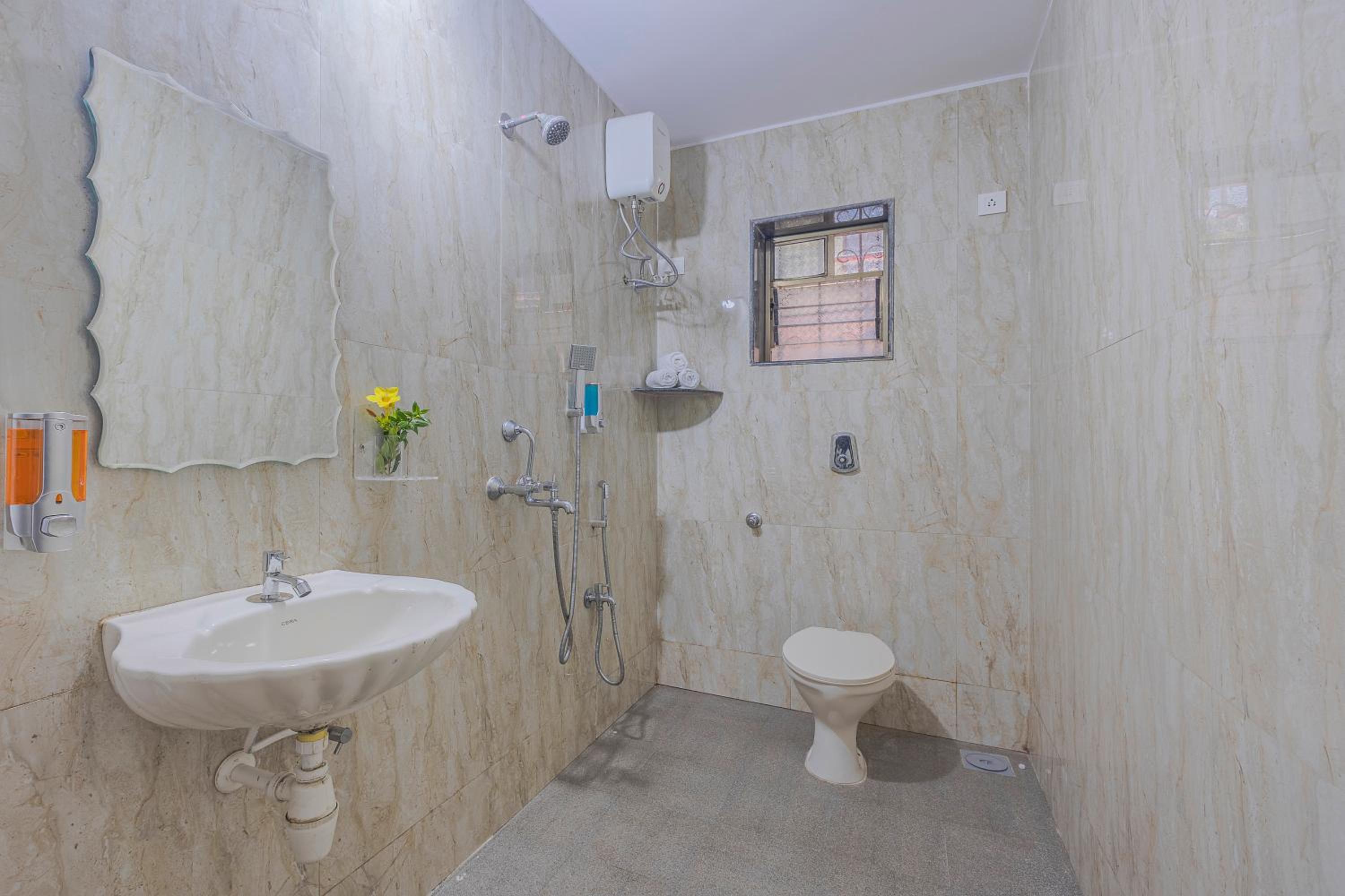 Deluxe Double Room - Photo 13