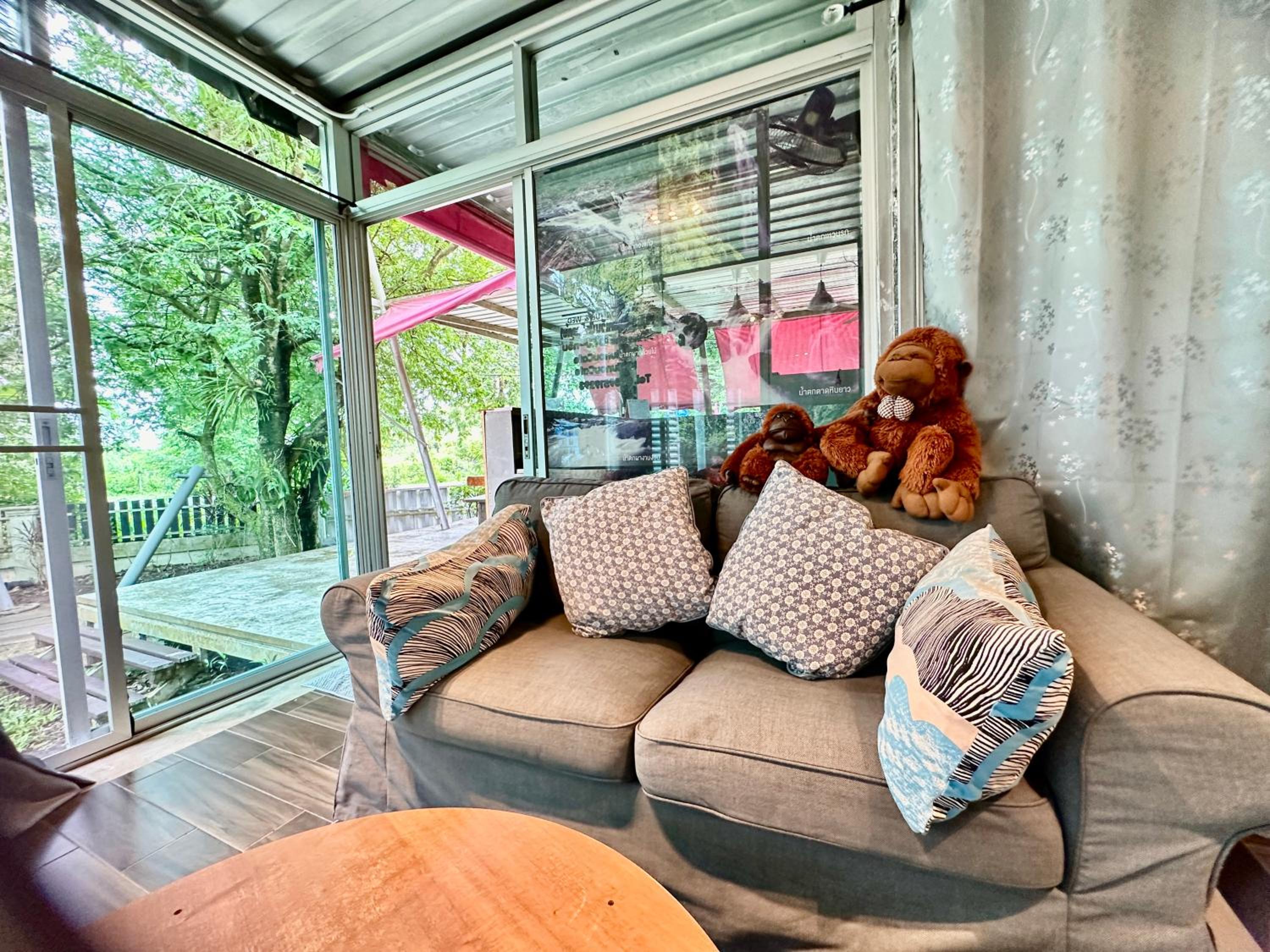 Family Room with Garden View - Photo 11
