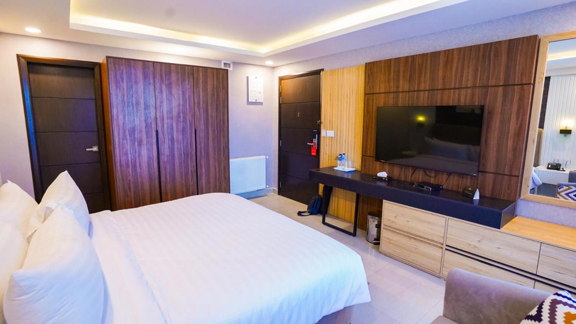 Deluxe King Room
