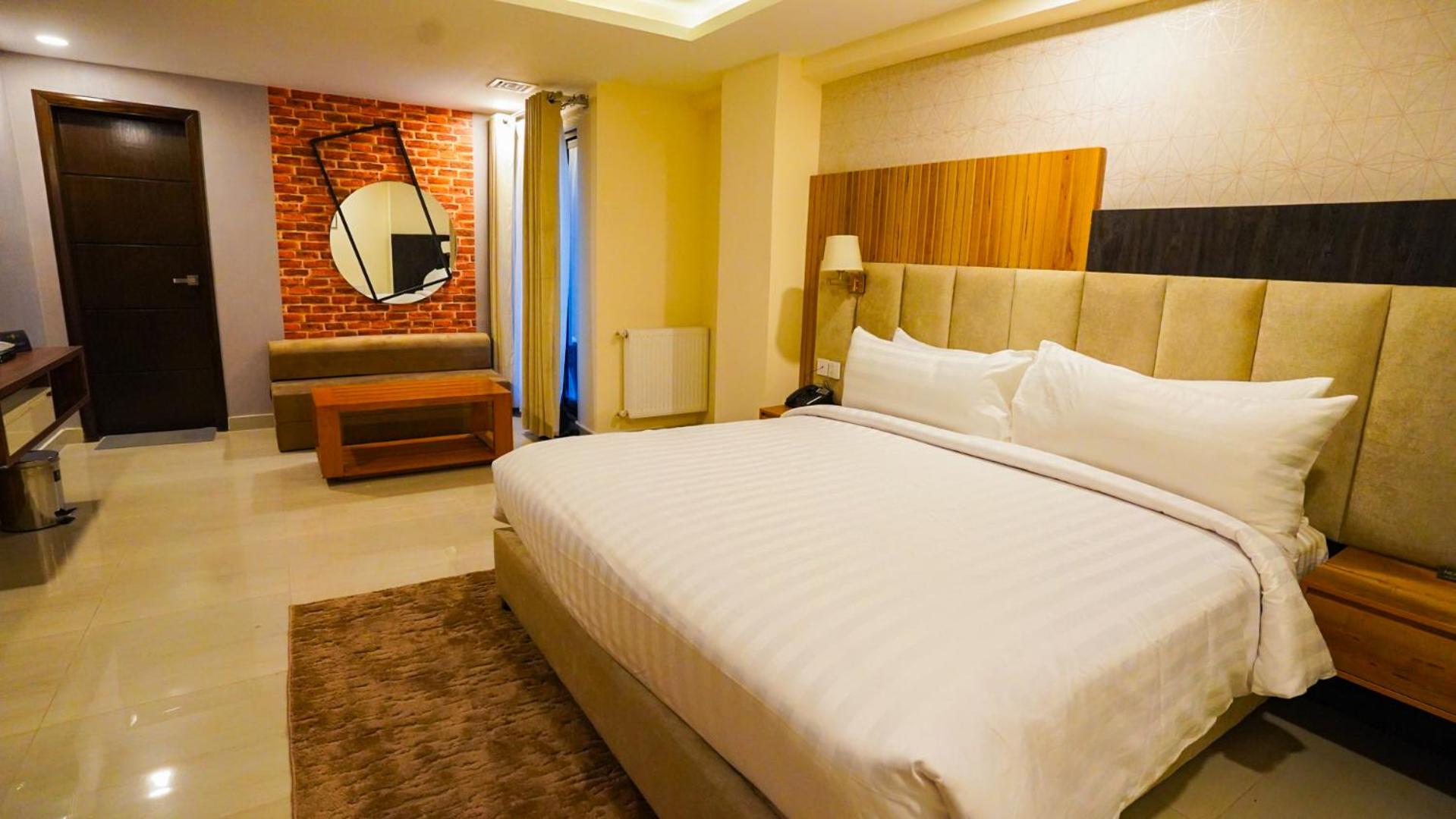 Queen Room - Photo 3