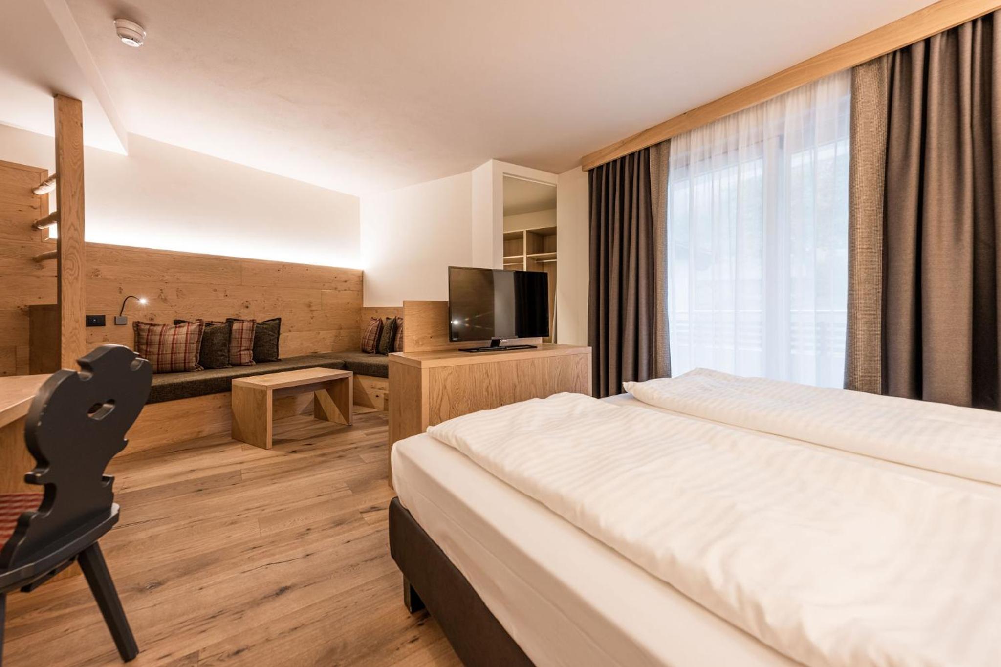 Superior Double or Twin Room with Mountain View