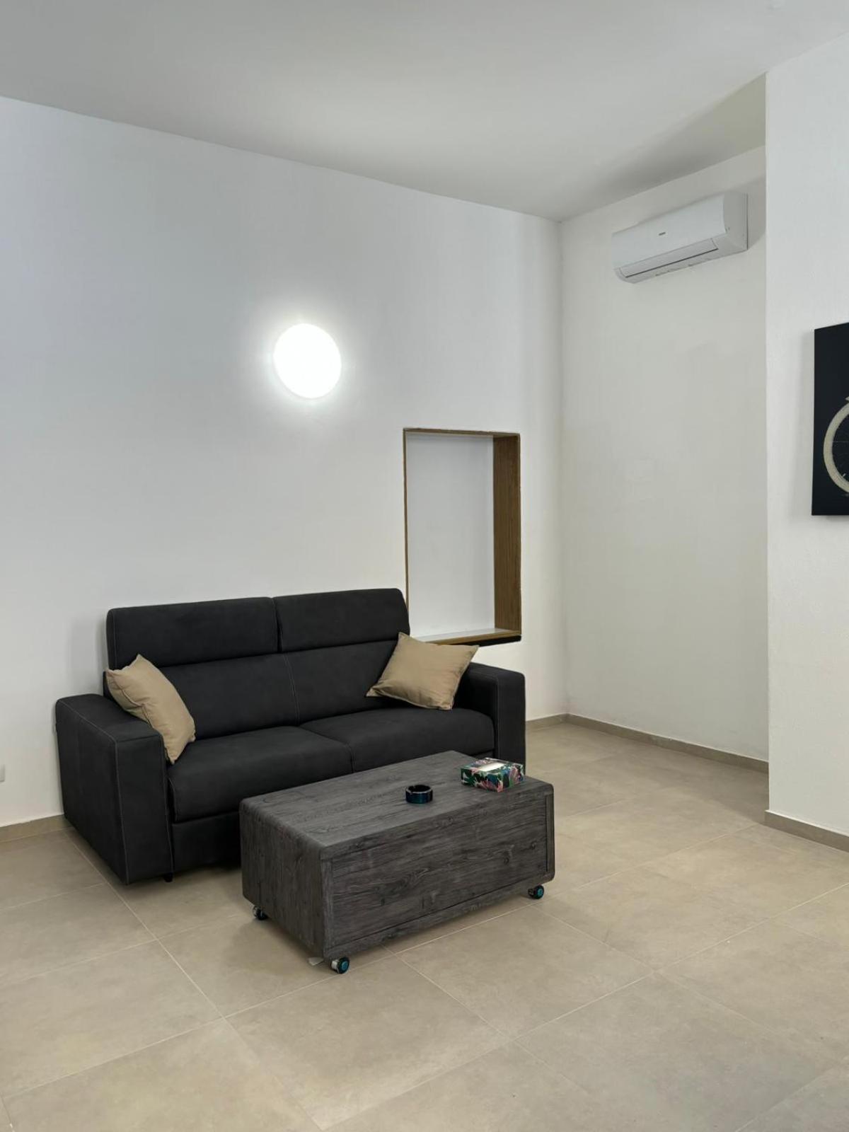 Deluxe One-Bedroom Apartment photo 1