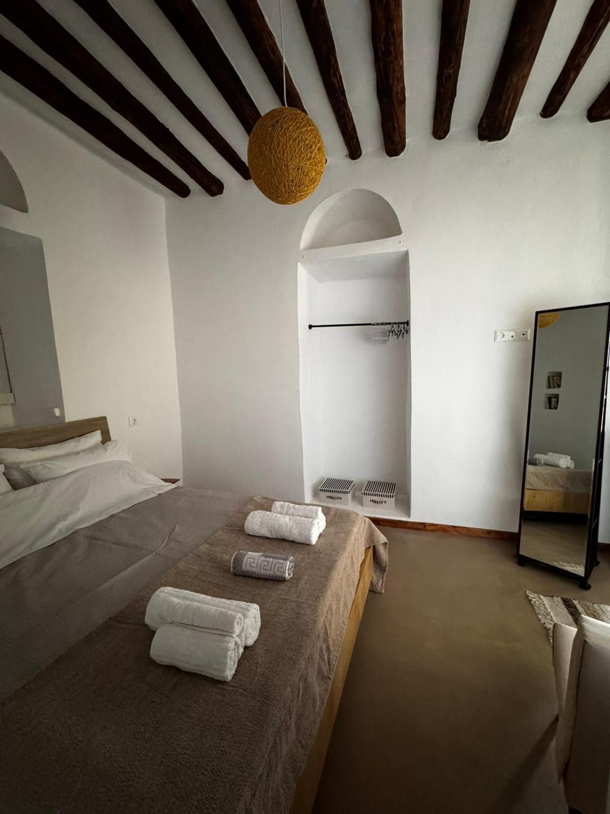 One-Bedroom House photo 1