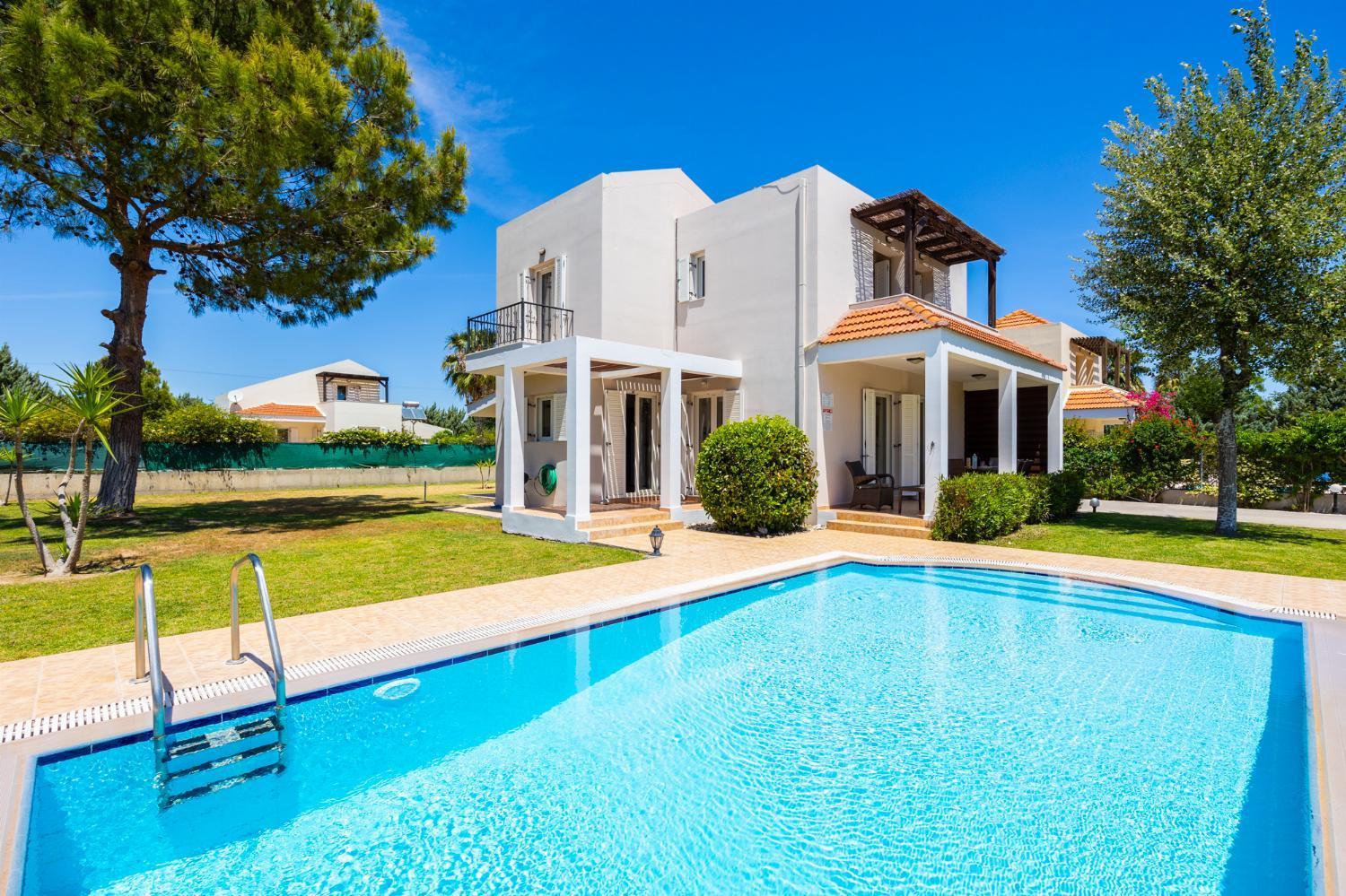 Three-Bedroom Villa photo 3