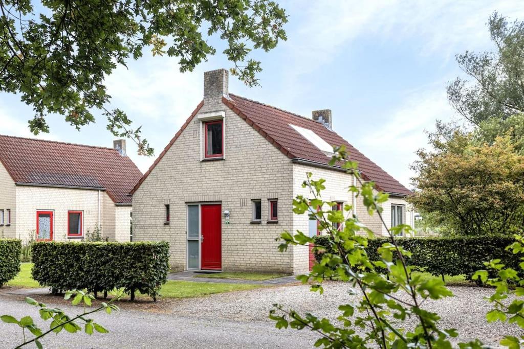 Three-Bedroom House photo 2