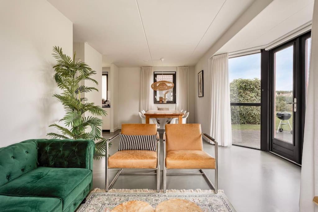 Three-Bedroom House photo 3