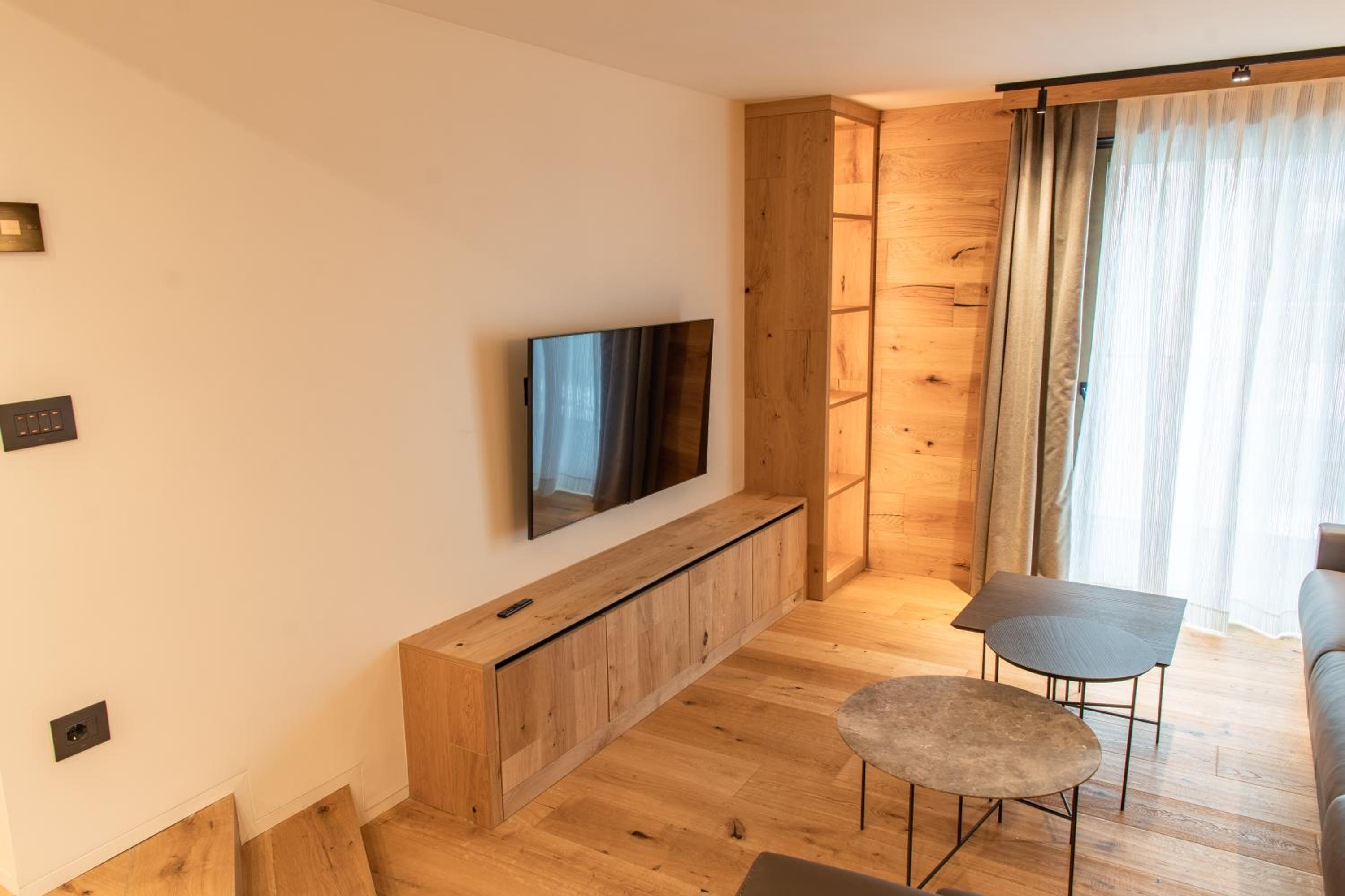 Deluxe One-Bedroom Apartment photo 1