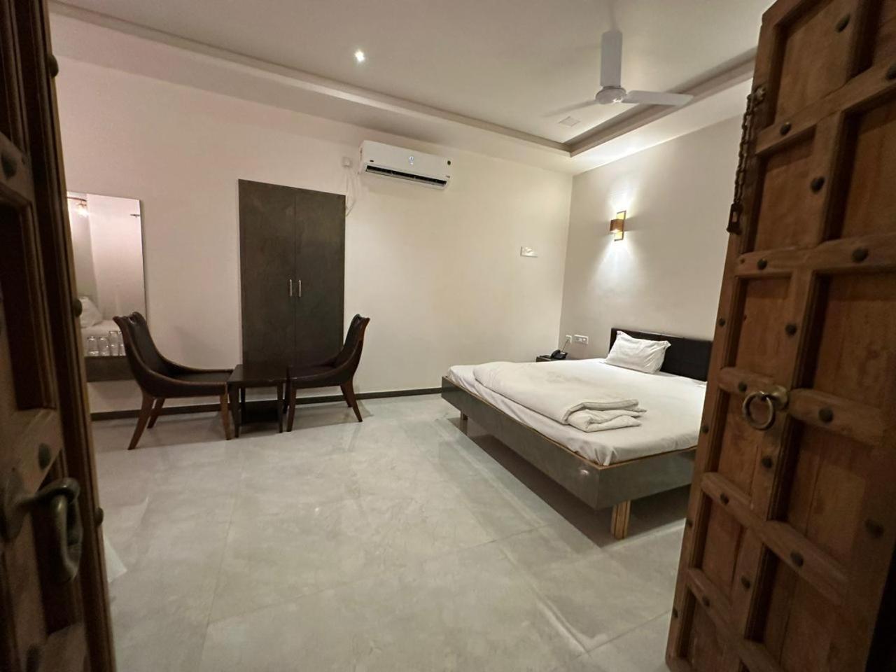 Deluxe Room - Photo 9