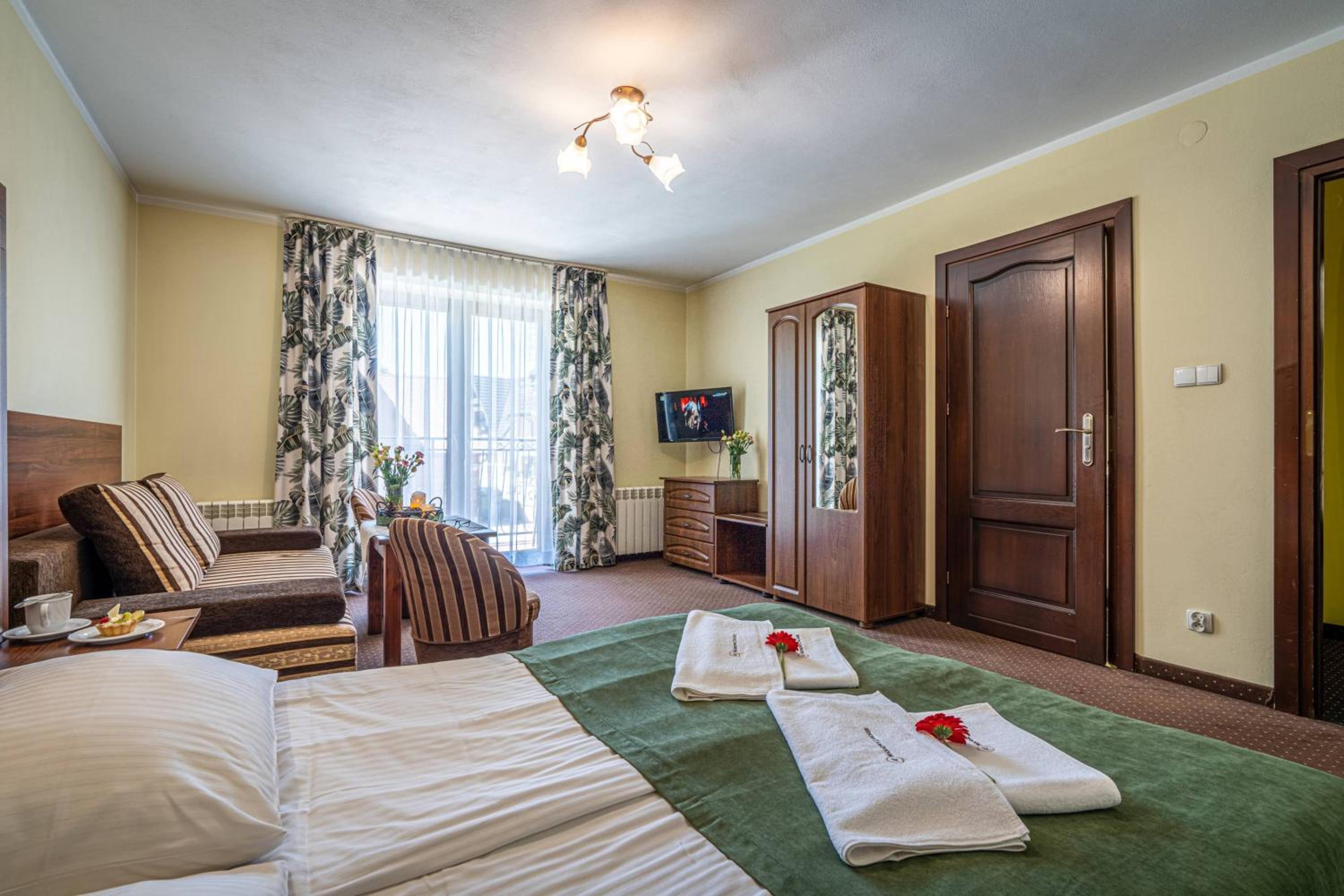 Deluxe Double Room (2 Adults + 1 Child) photo 1