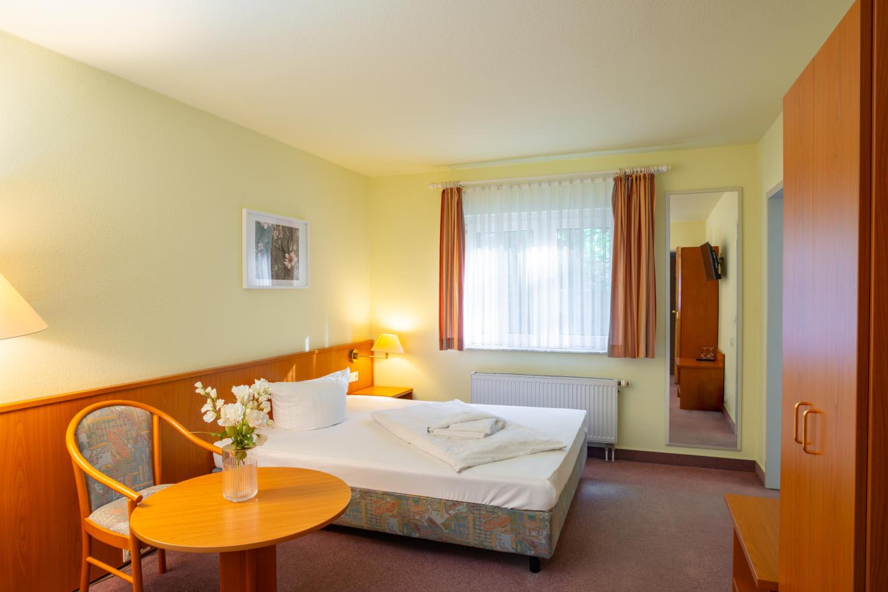 Double Room with Queen Size Bed and Sofa Bed photo 3