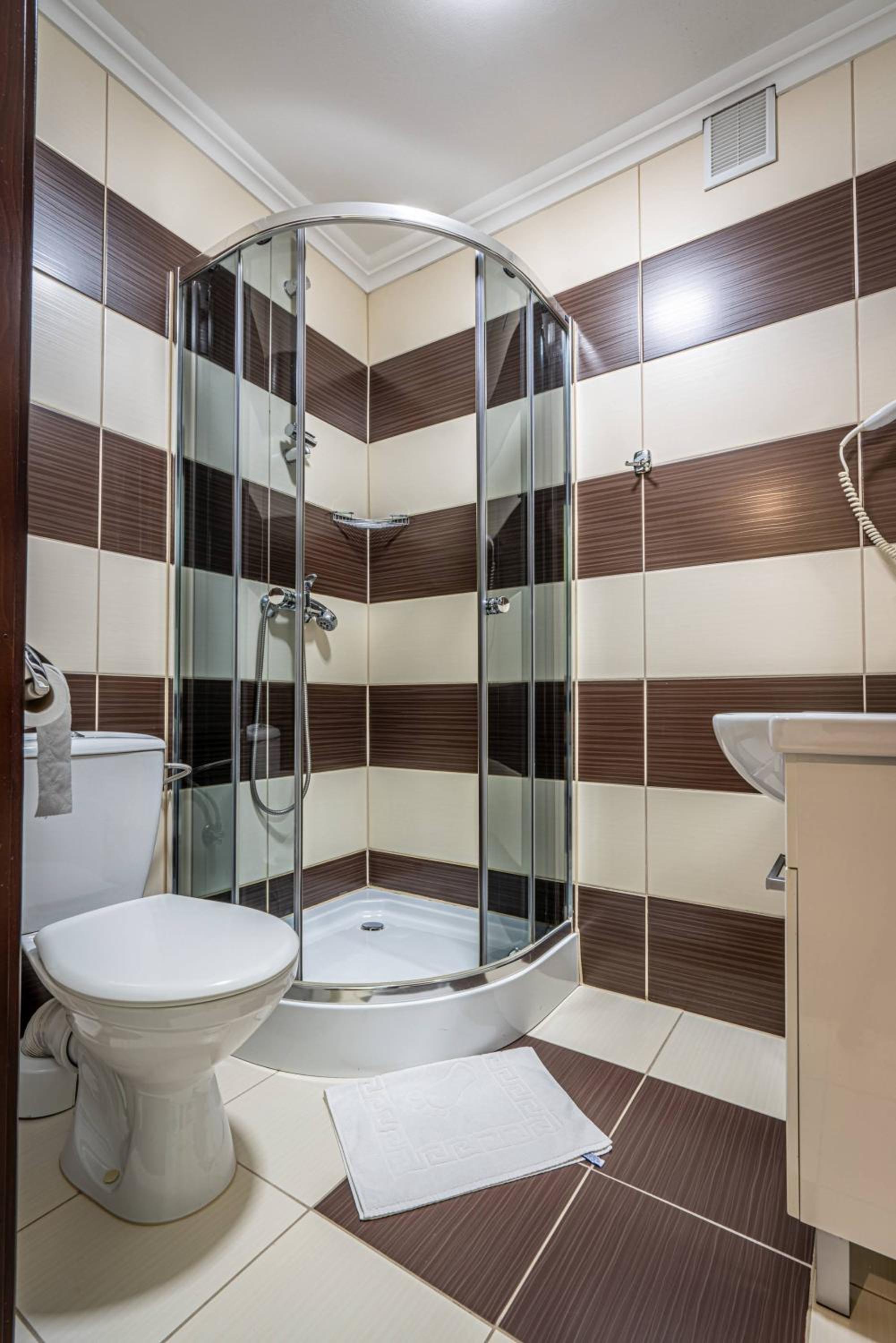Double or Twin Room - Photo 11