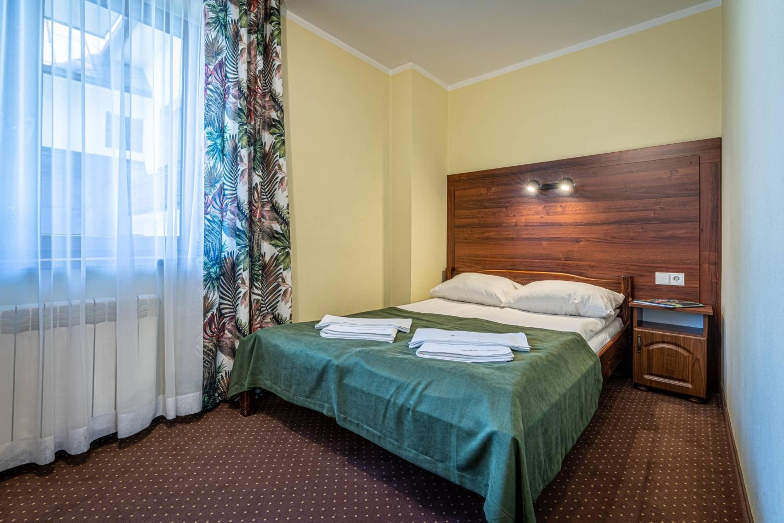 Double or Twin Room - Photo 5