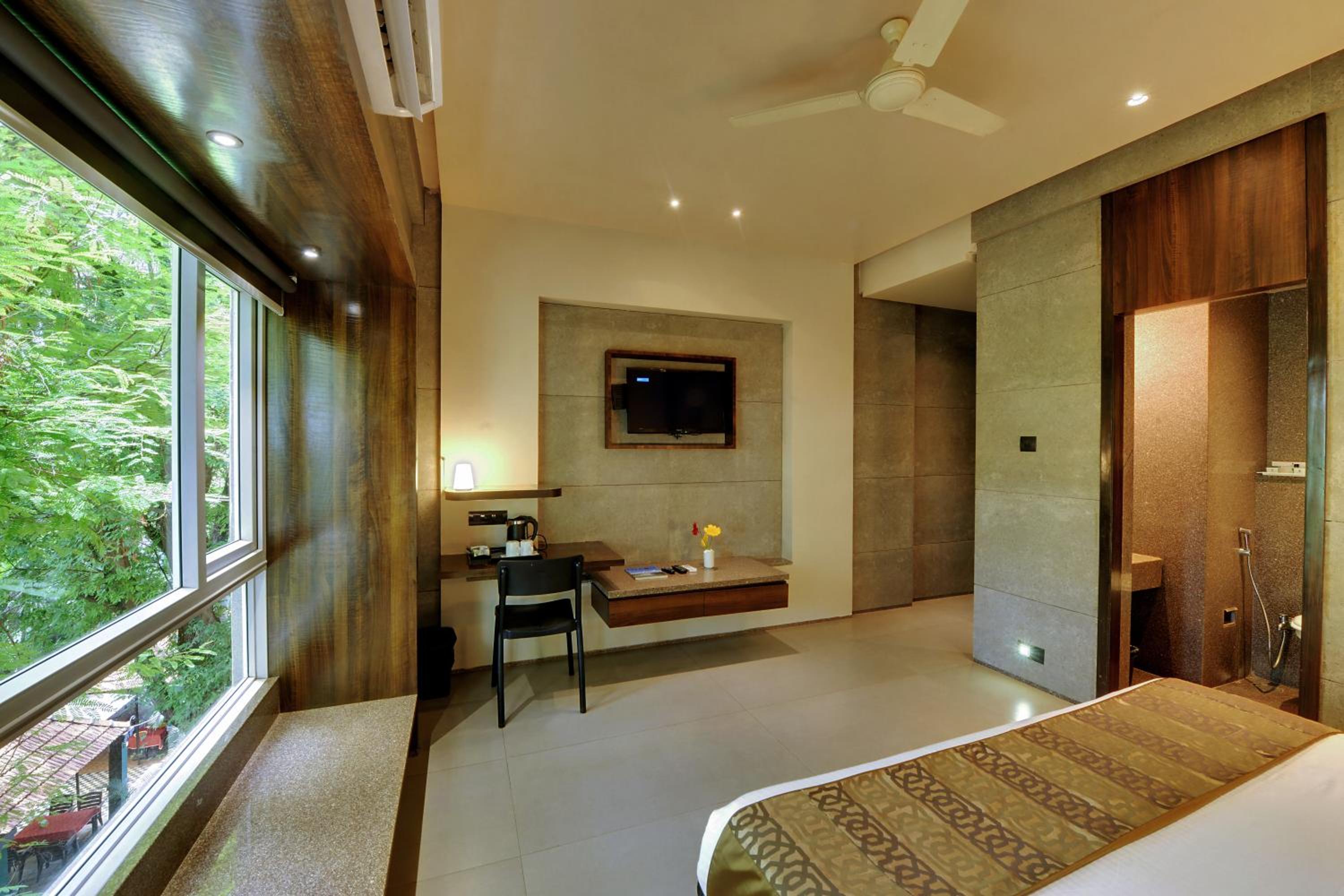 Deluxe Double Room - Photo 8