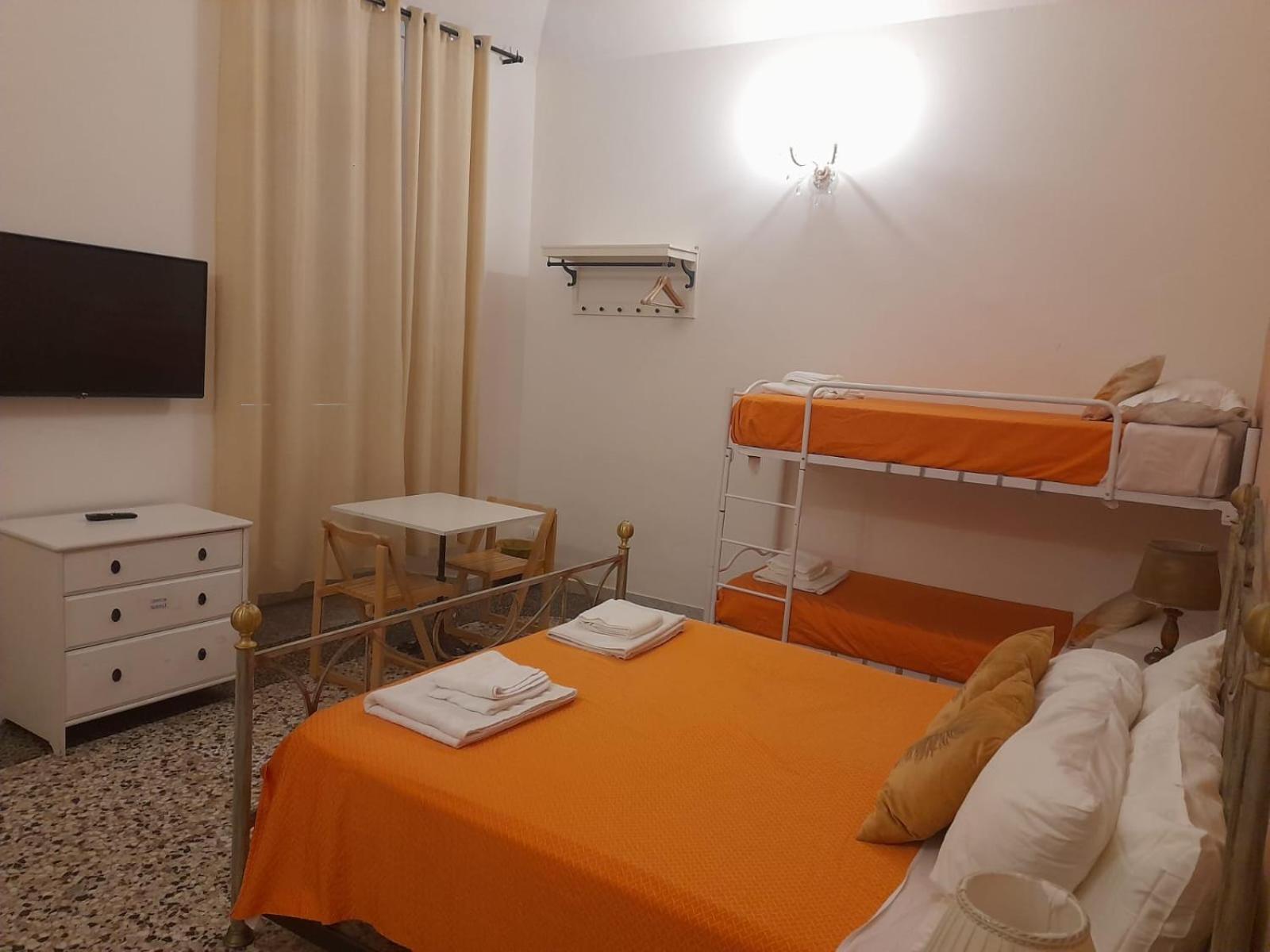 Quadruple Room with Private External Bathroom