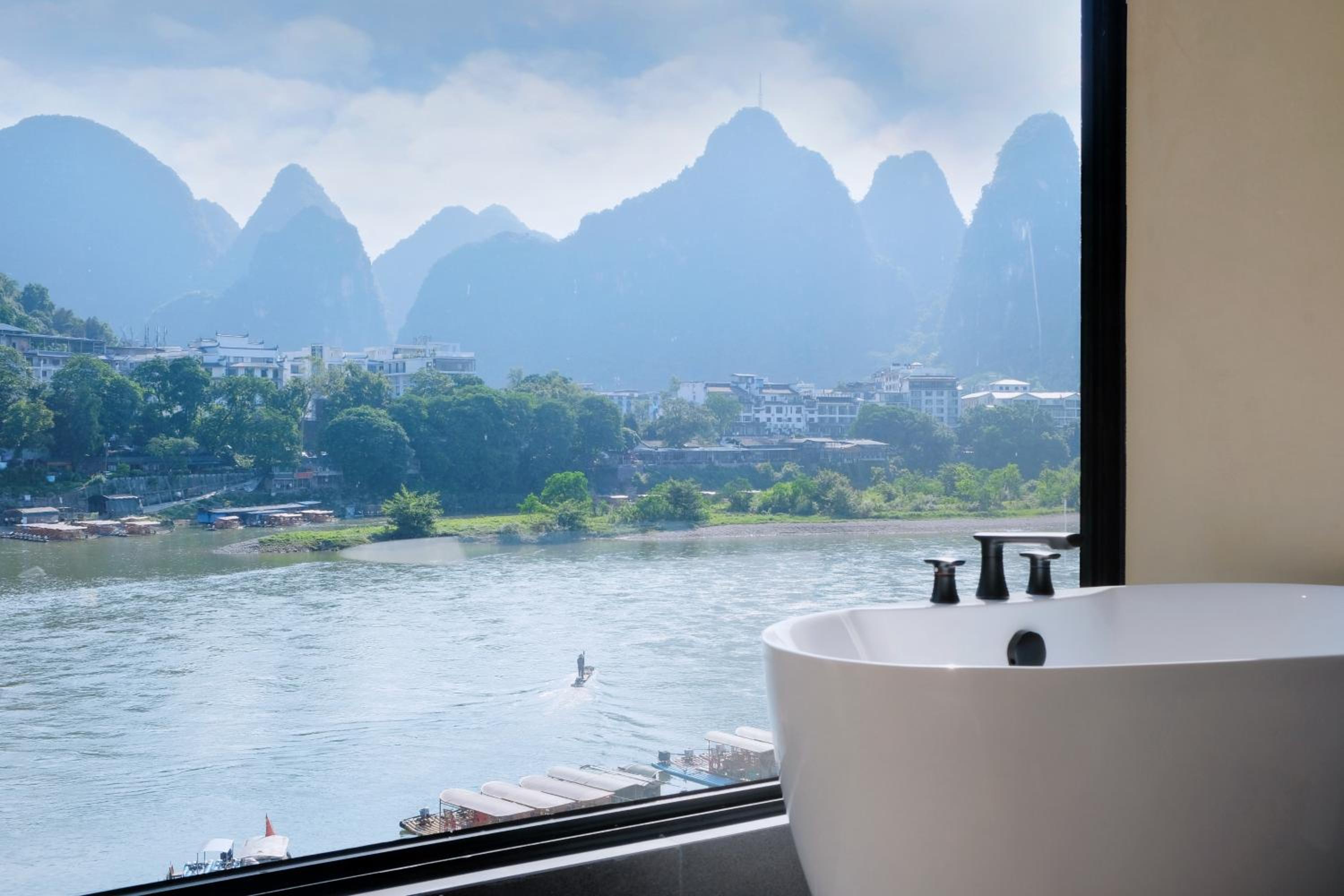 Premium King Room with Lake View photo 3