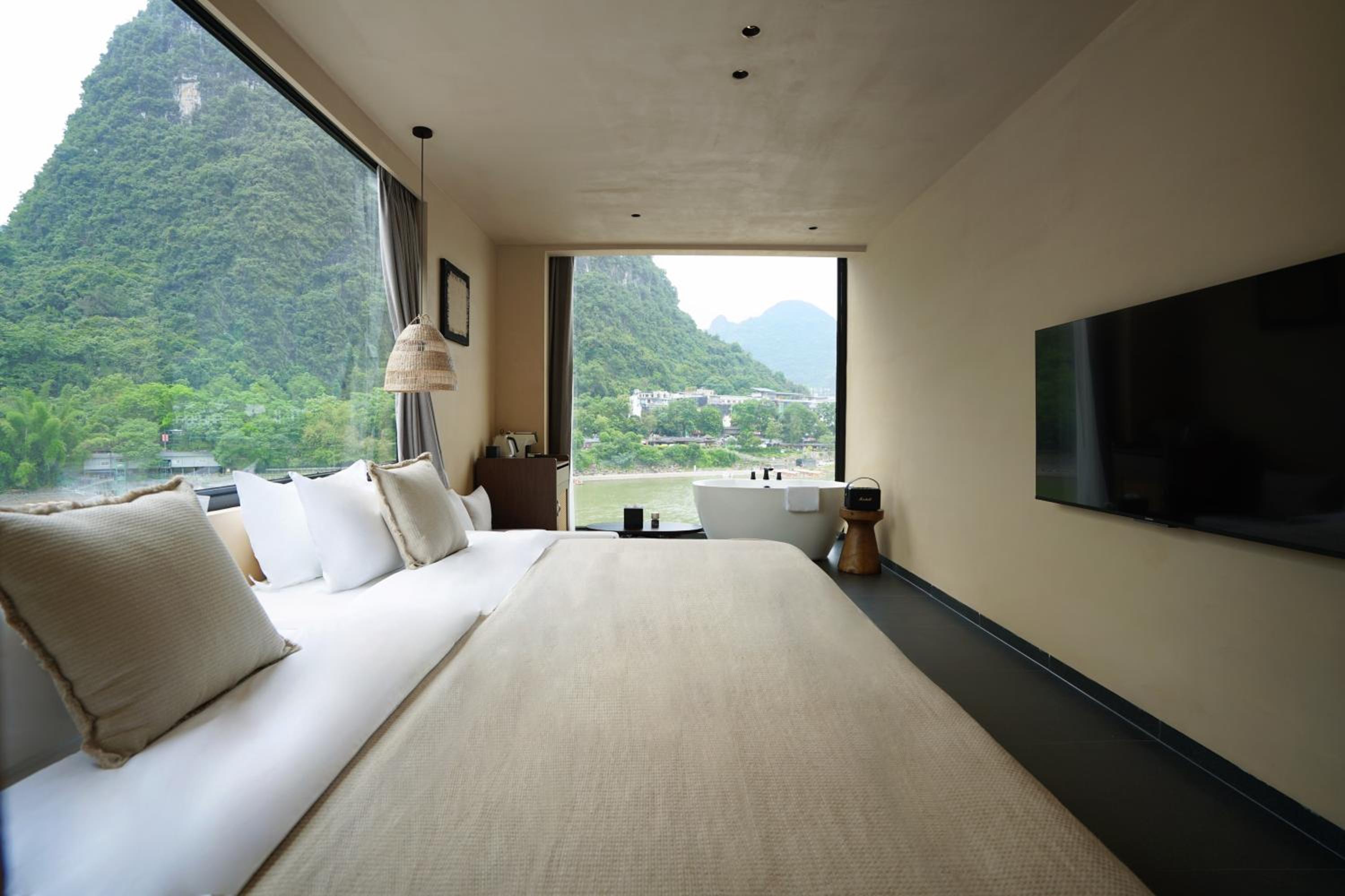 Deluxe King Room Lake View