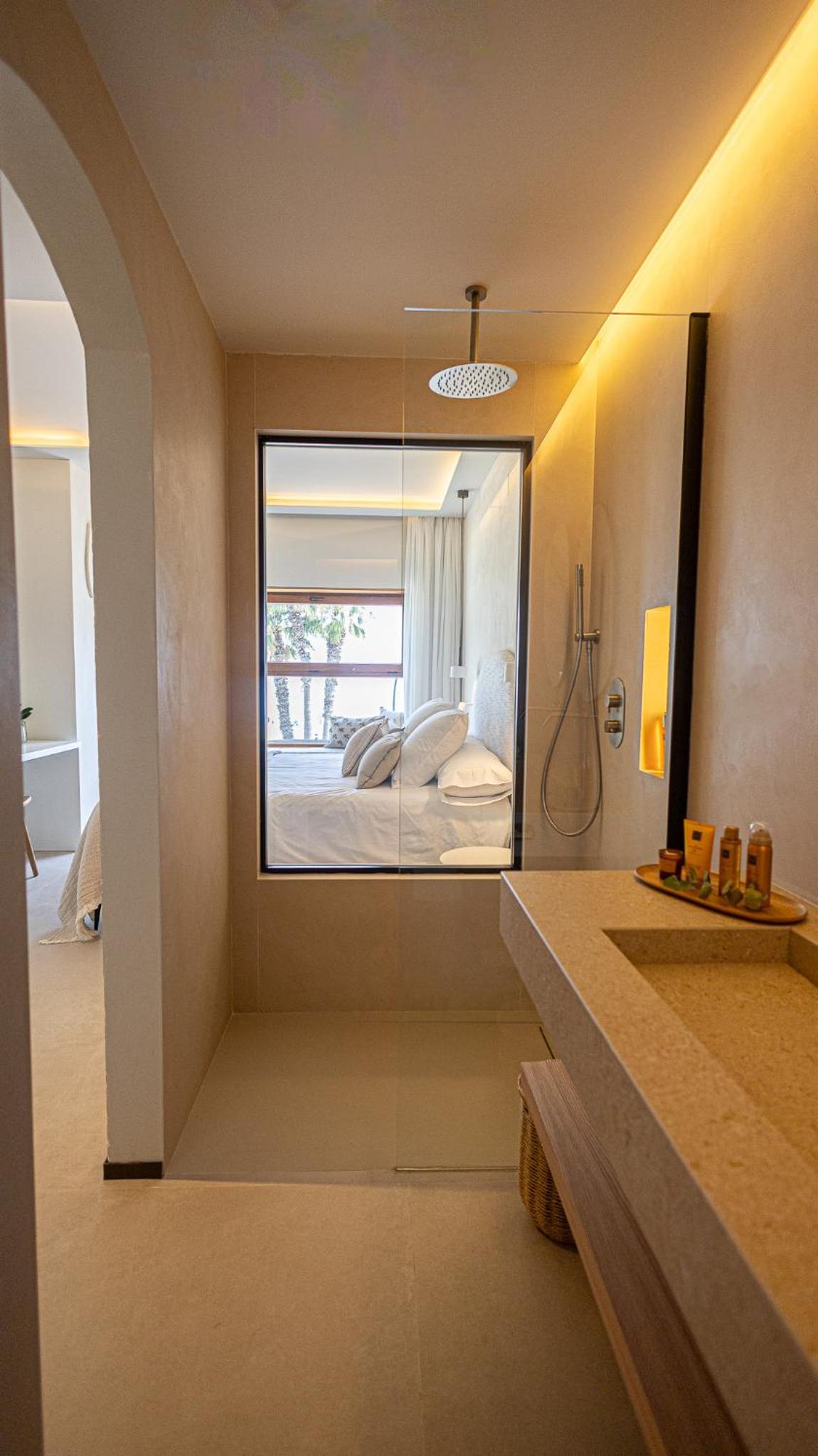 Deluxe Double Room with Sea View photo 3