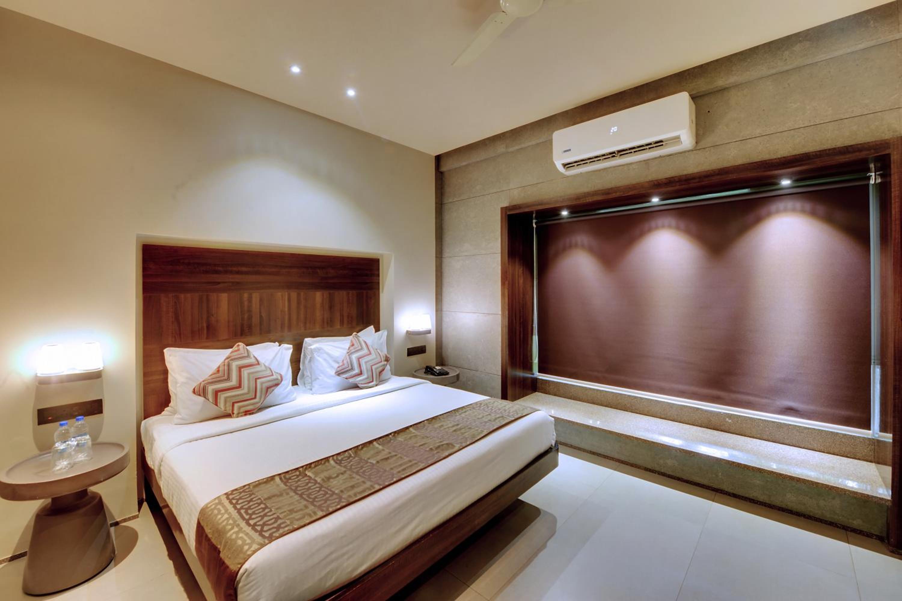 Deluxe Double Room - Photo 9