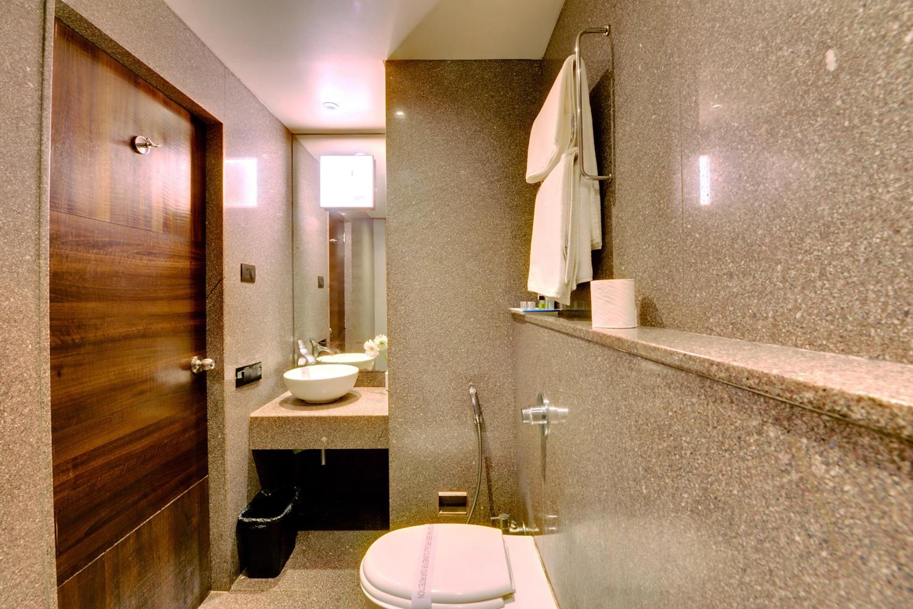 Deluxe Double Room - Photo 10