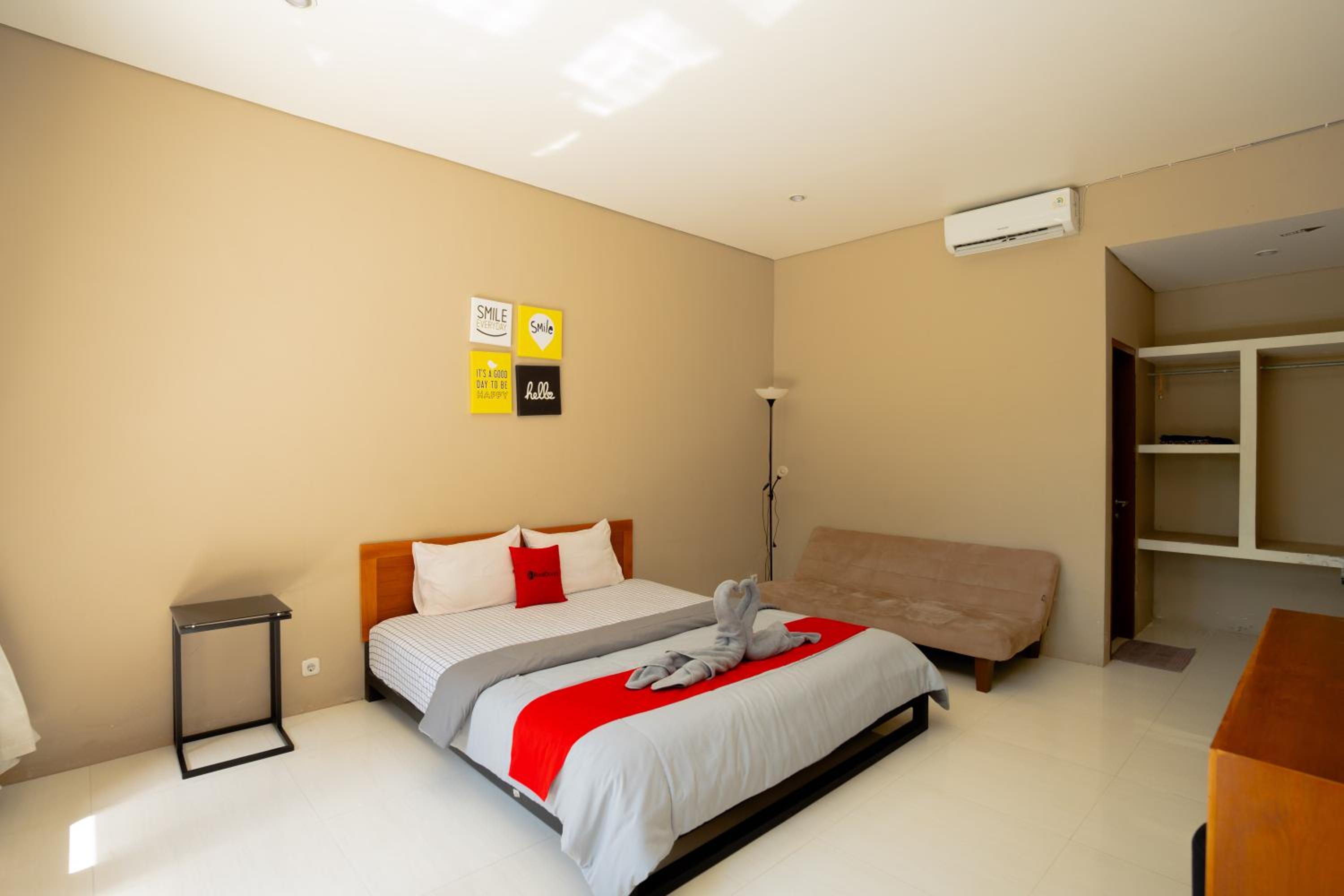 Deluxe Room - Photo 1