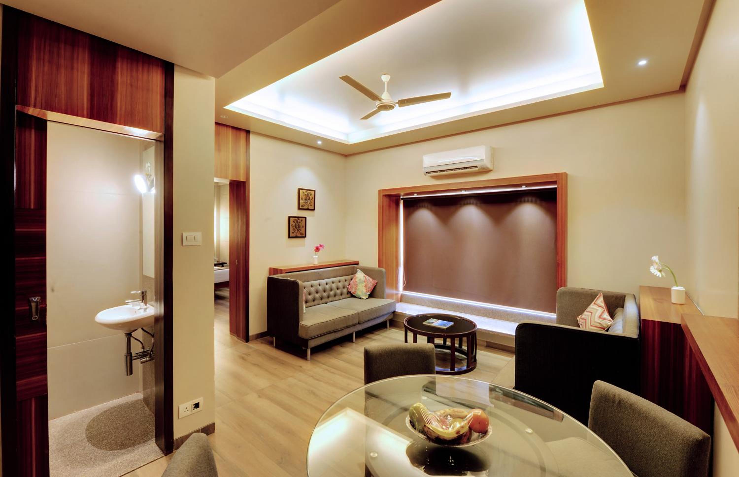 Suite - Photo 1