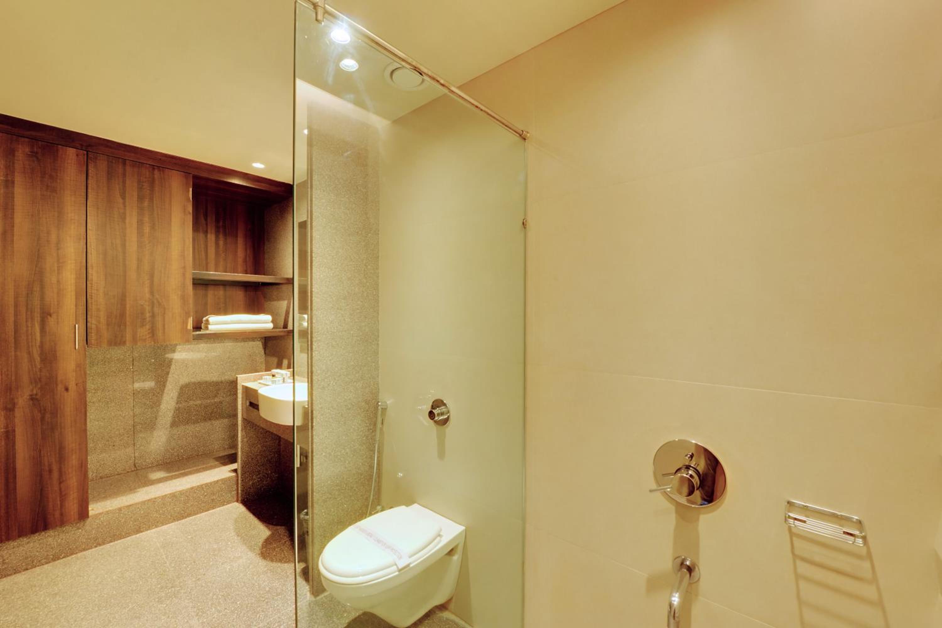 Suite - Photo 12