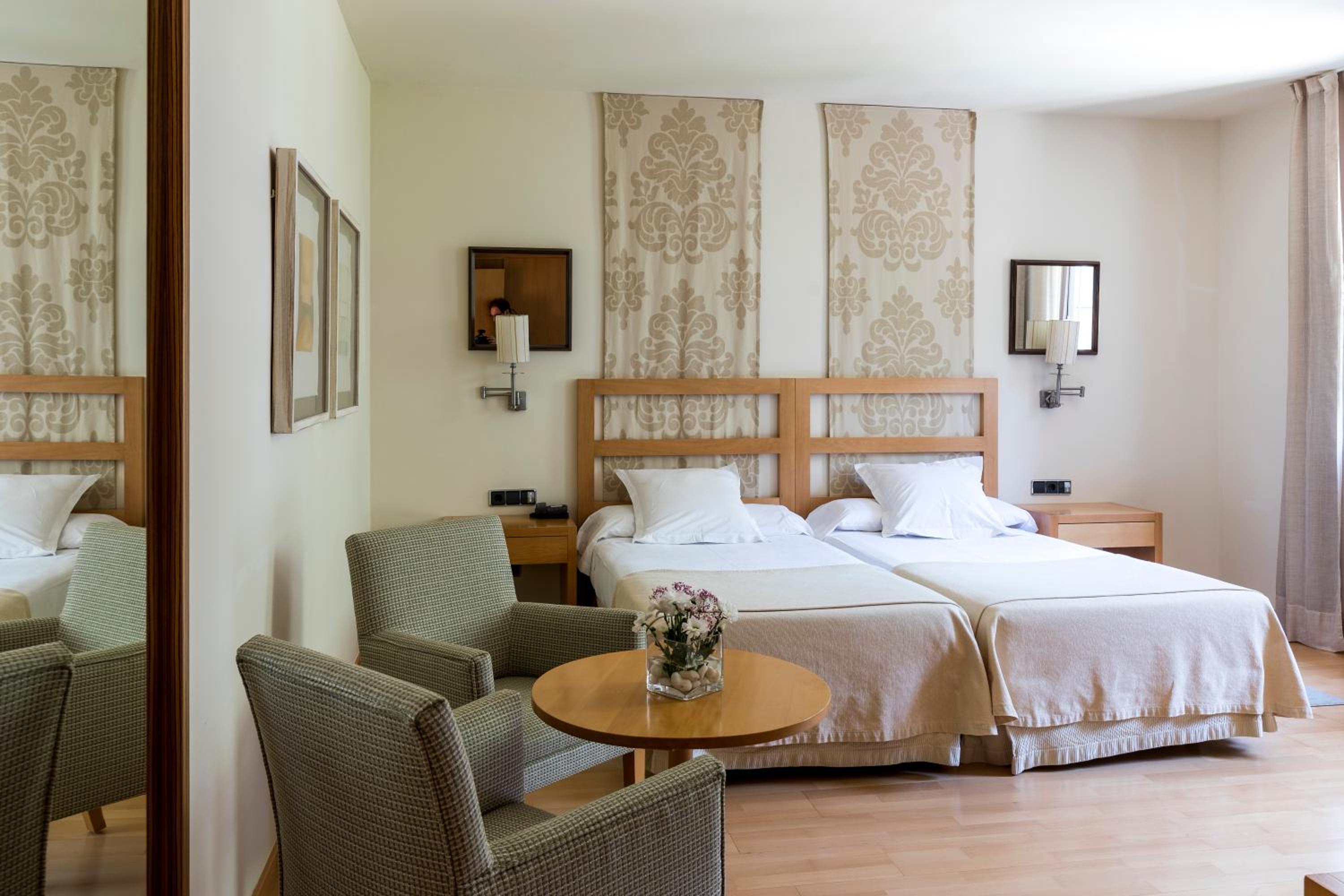 Standard Double Room - Photo 5