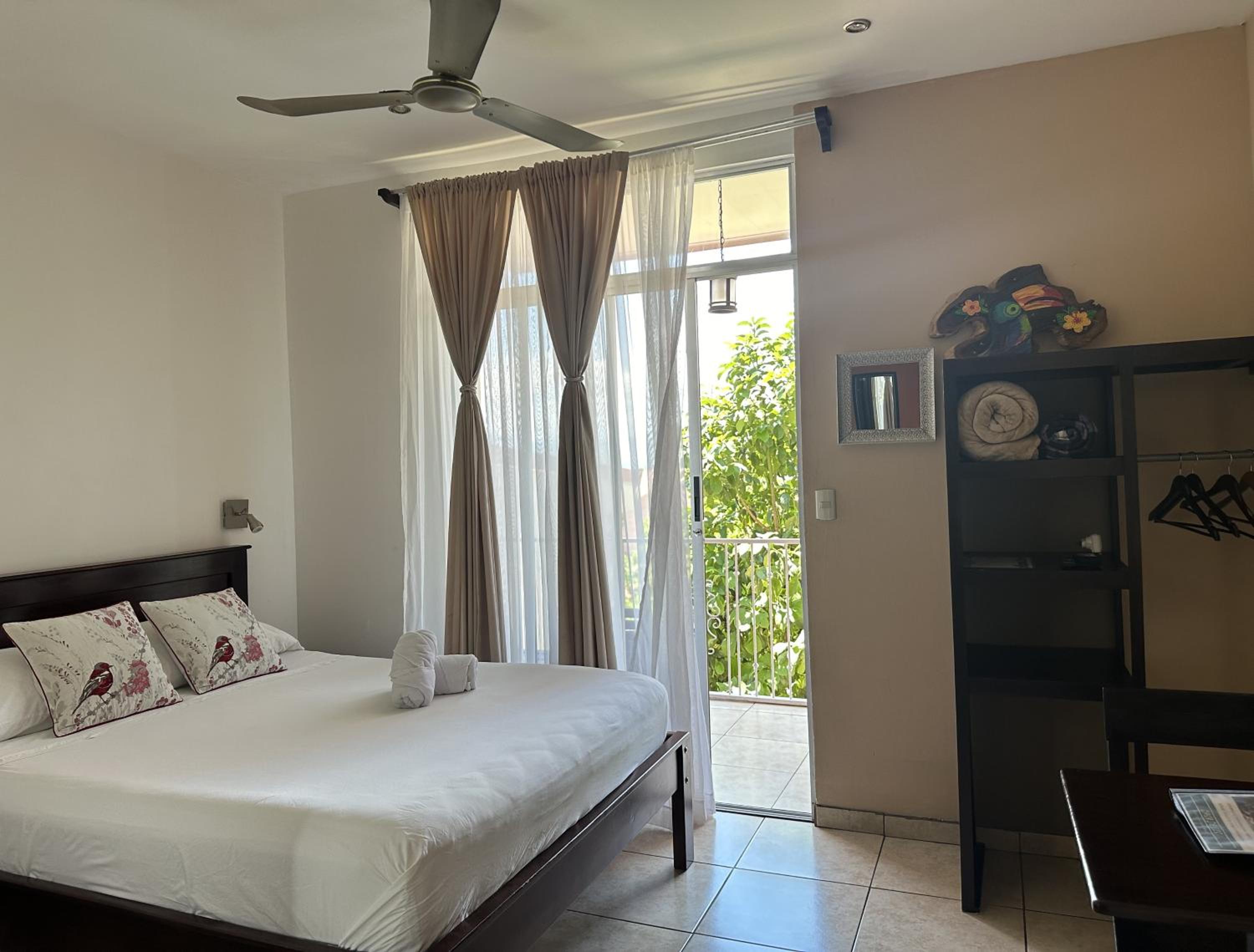 Queen Room with Balcony photo 1