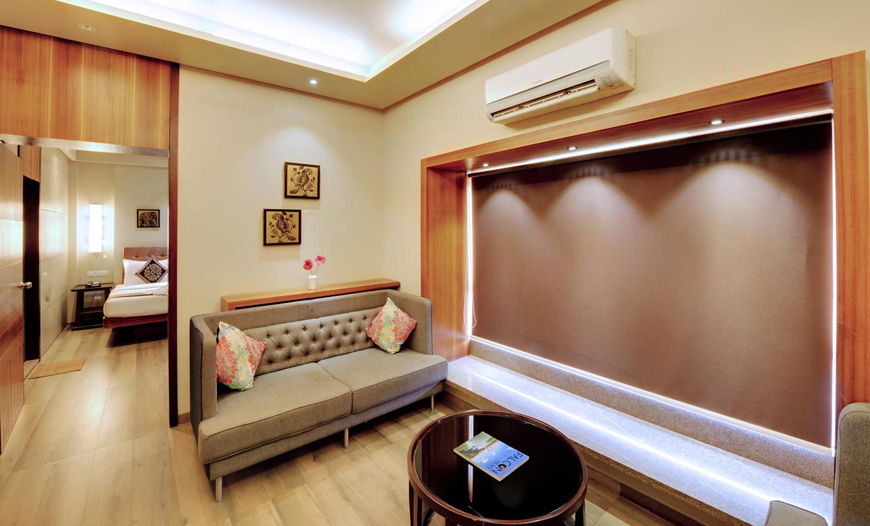 Suite - Photo 9