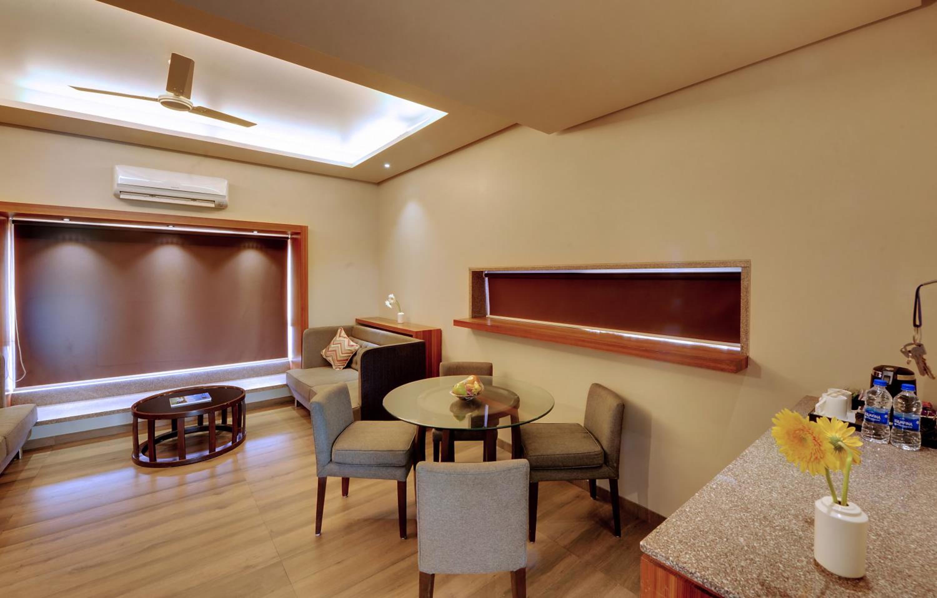Suite - Photo 8