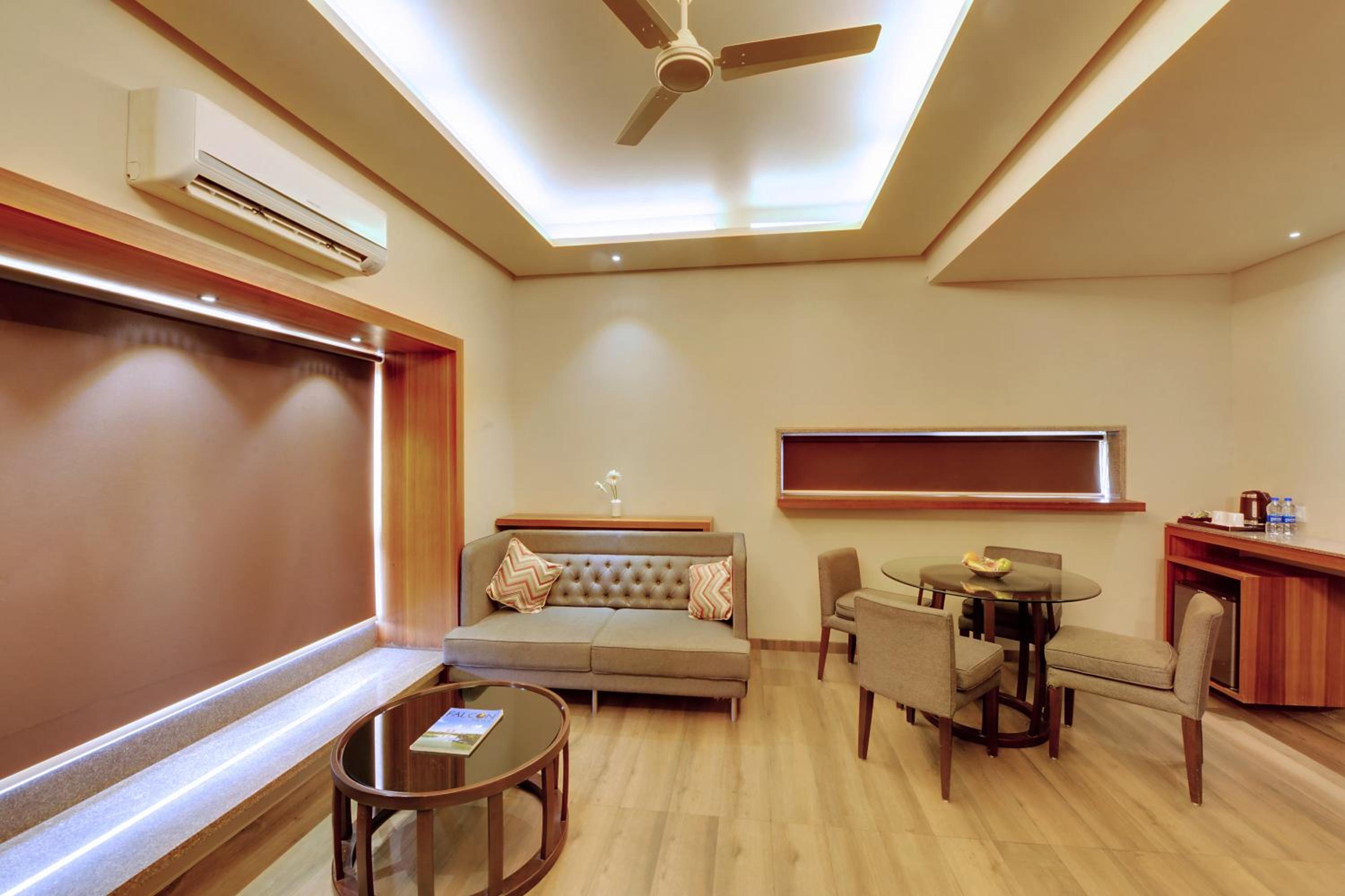 Suite - Photo 6