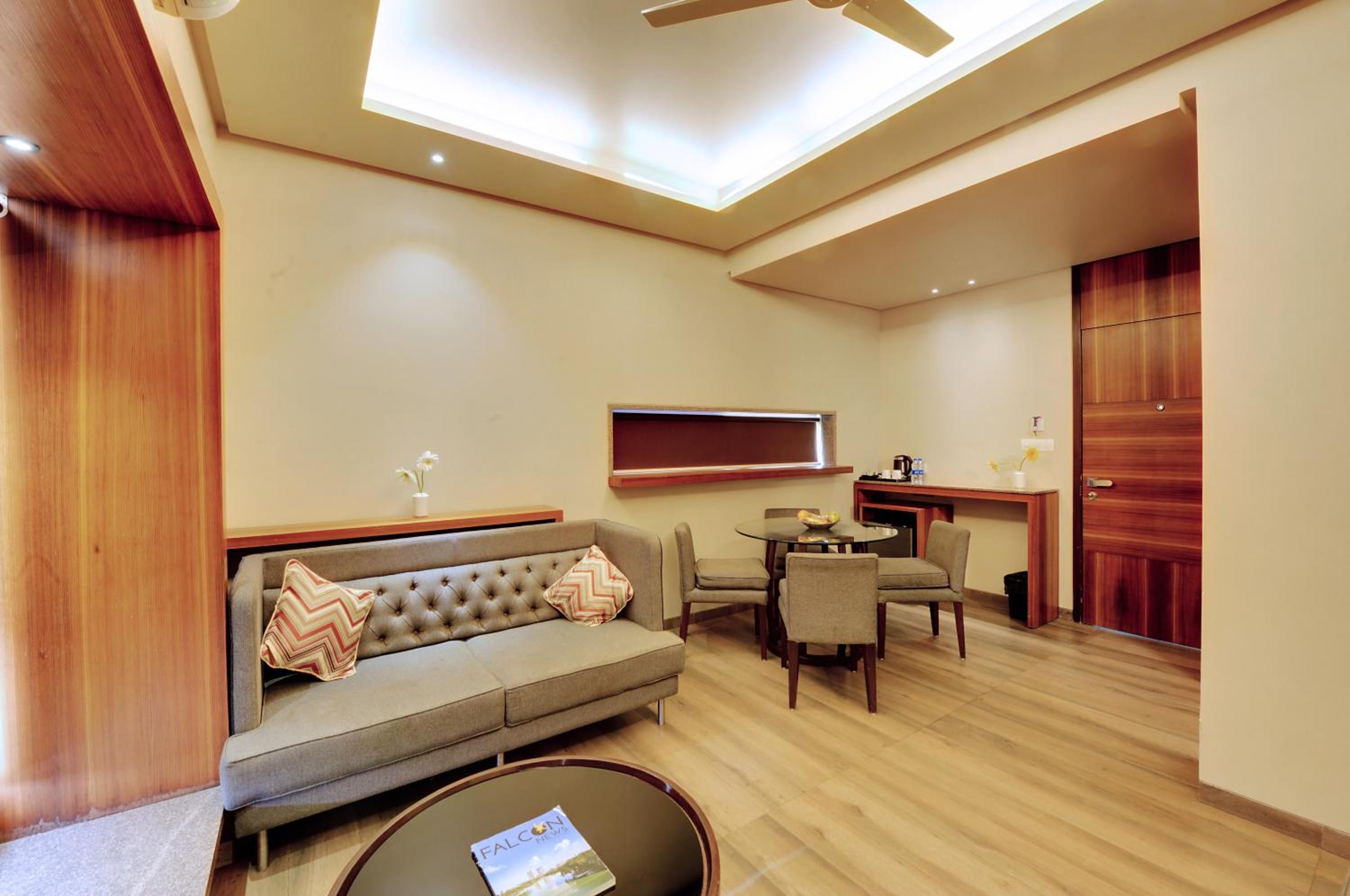 Suite - Photo 2