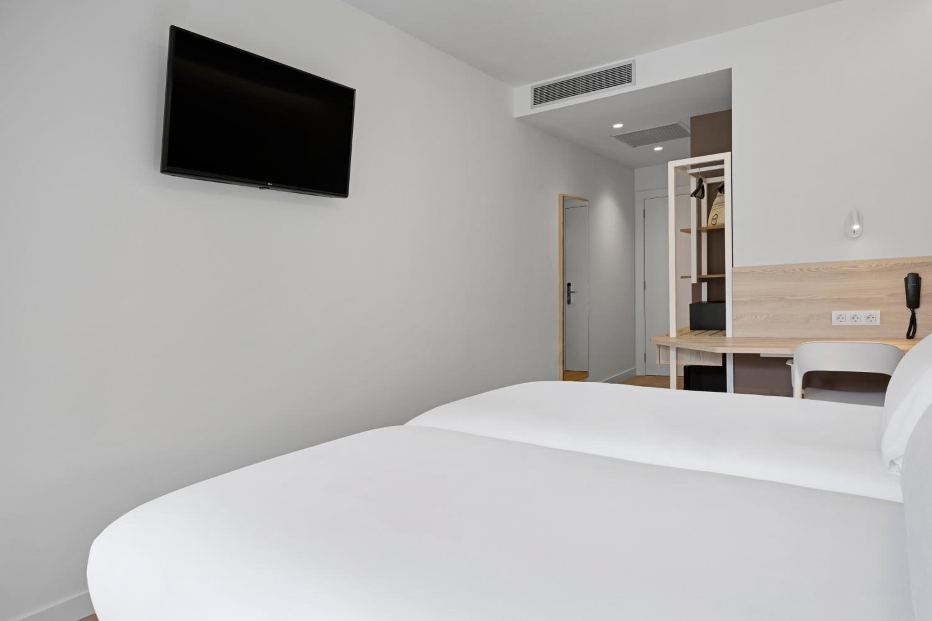 Twin Room - Photo 4