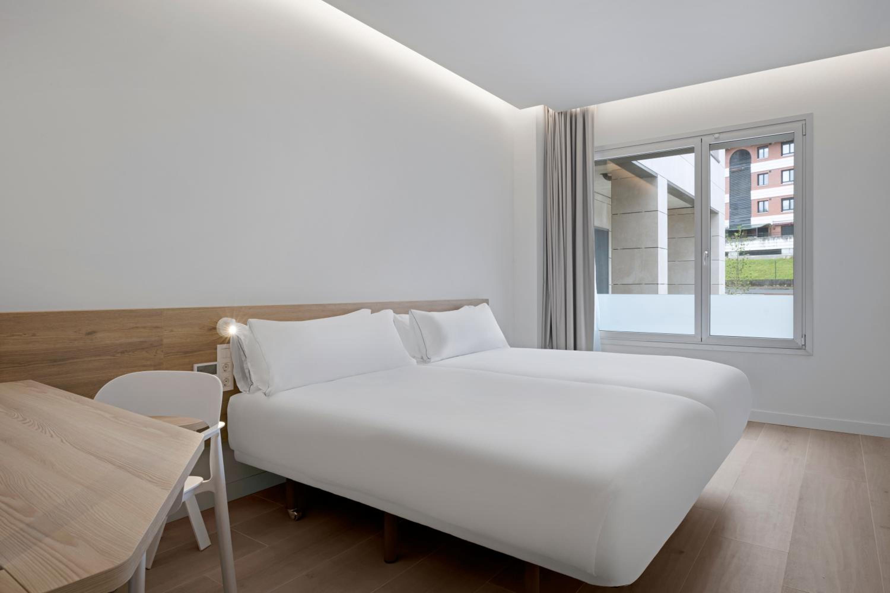 Twin Room - Photo 1