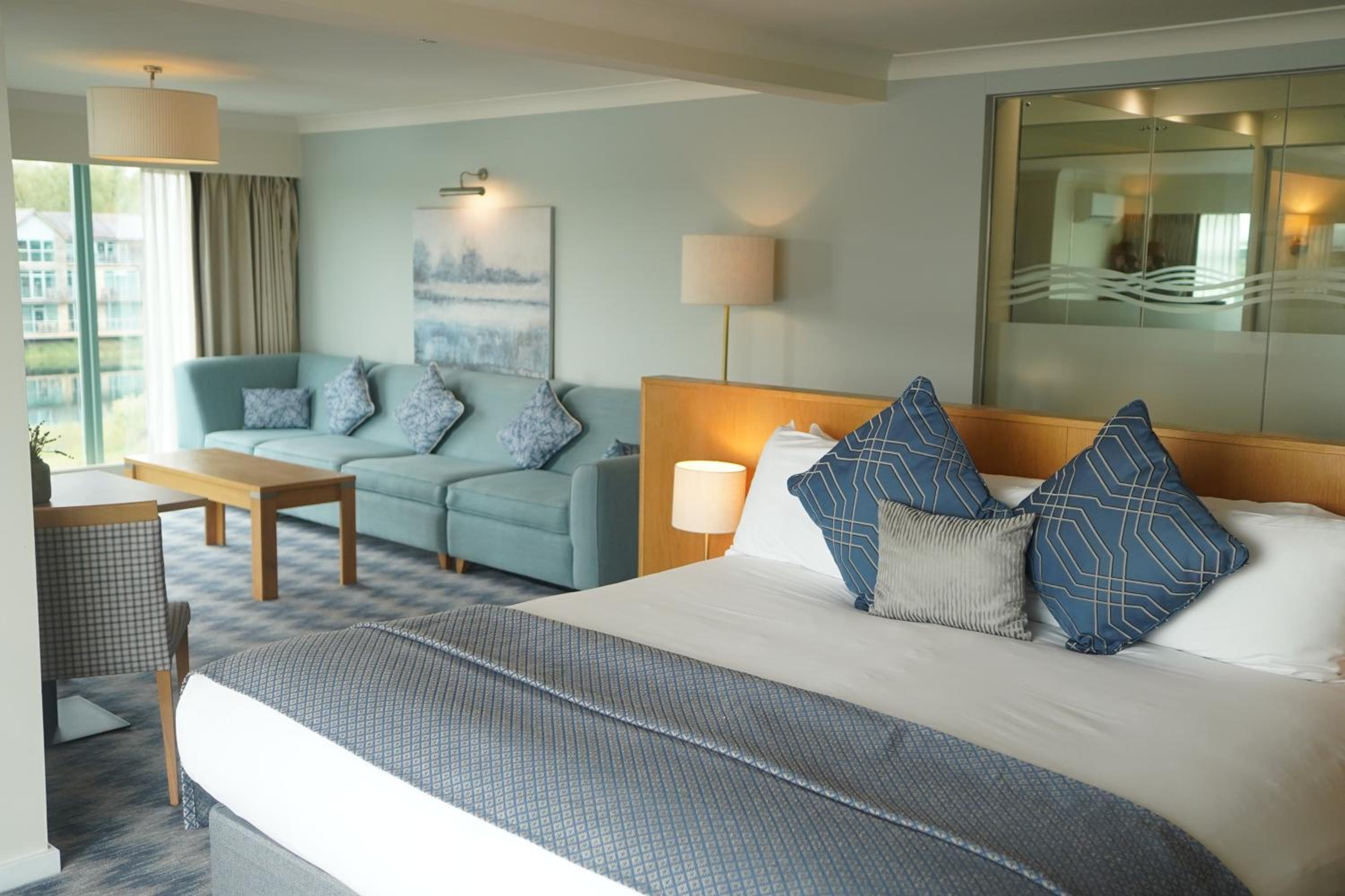 Suite - Photo 1