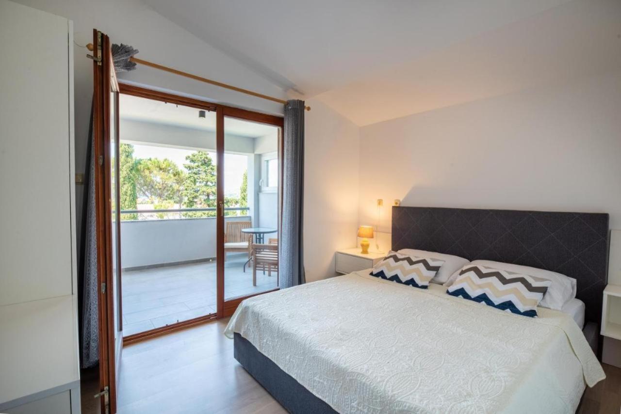 Two-Bedroom Apartment with Terrace and Sea View photo 2
