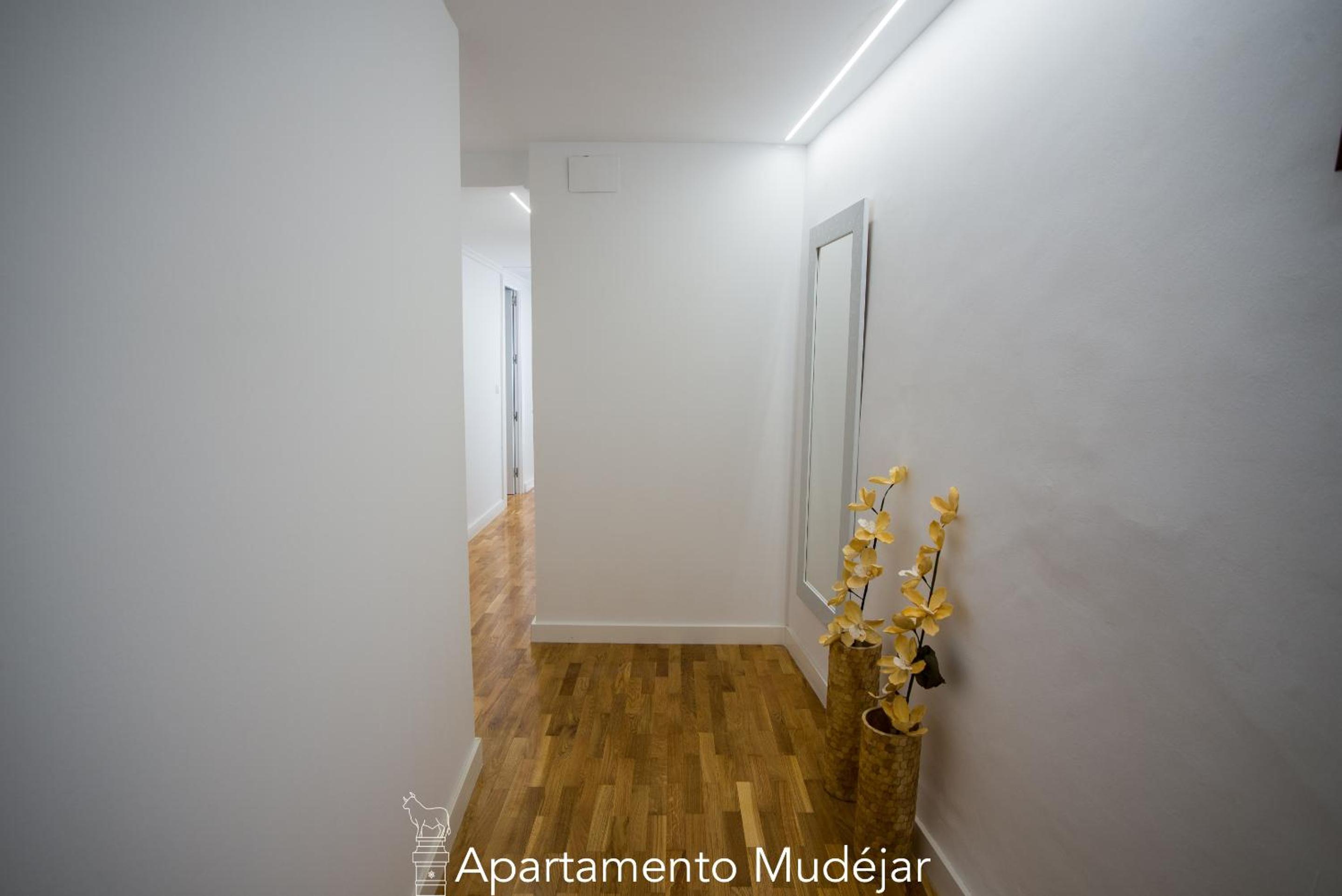 Apartment with Shower - Photo 9