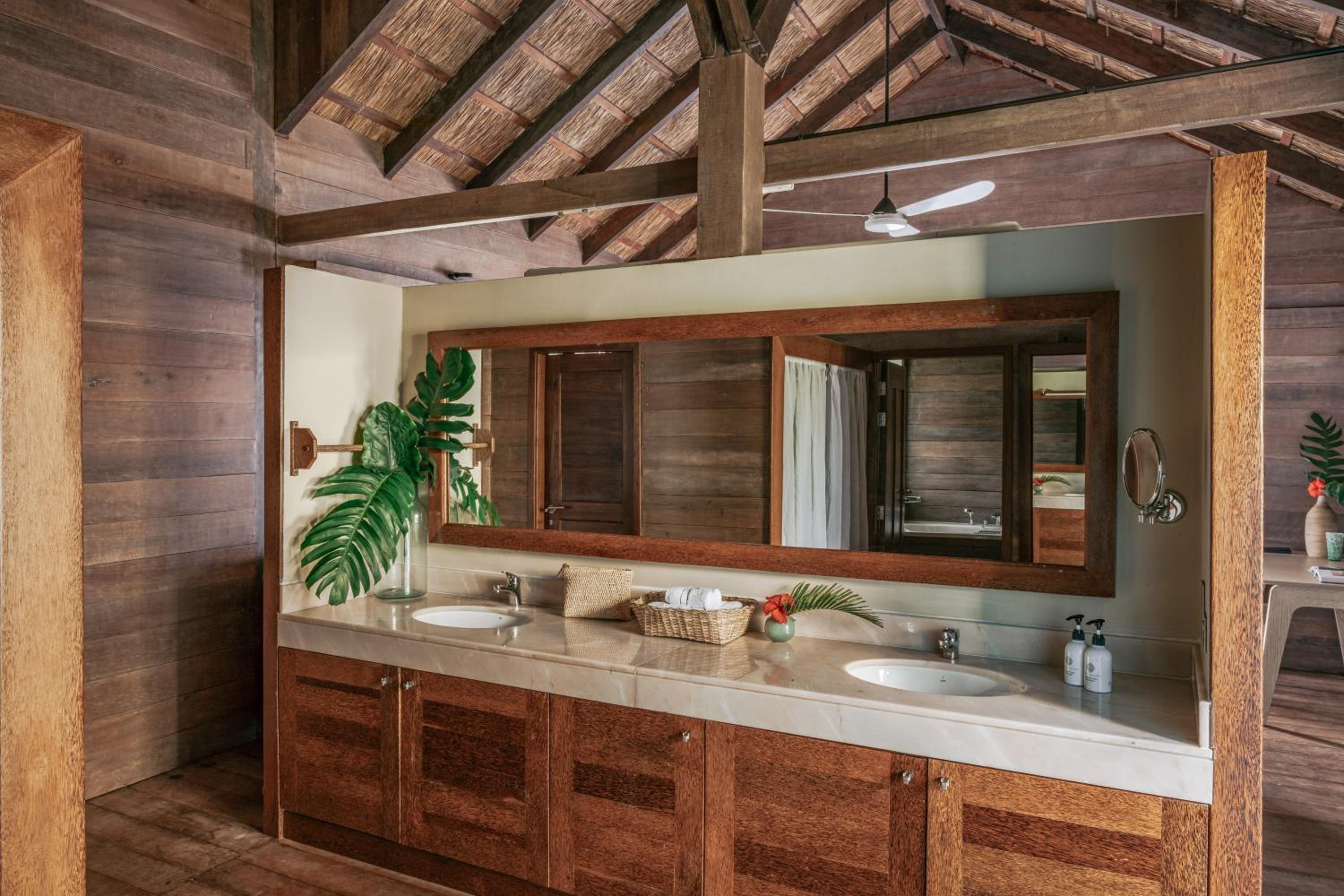 Bungalow with Ocean View - Photo 6