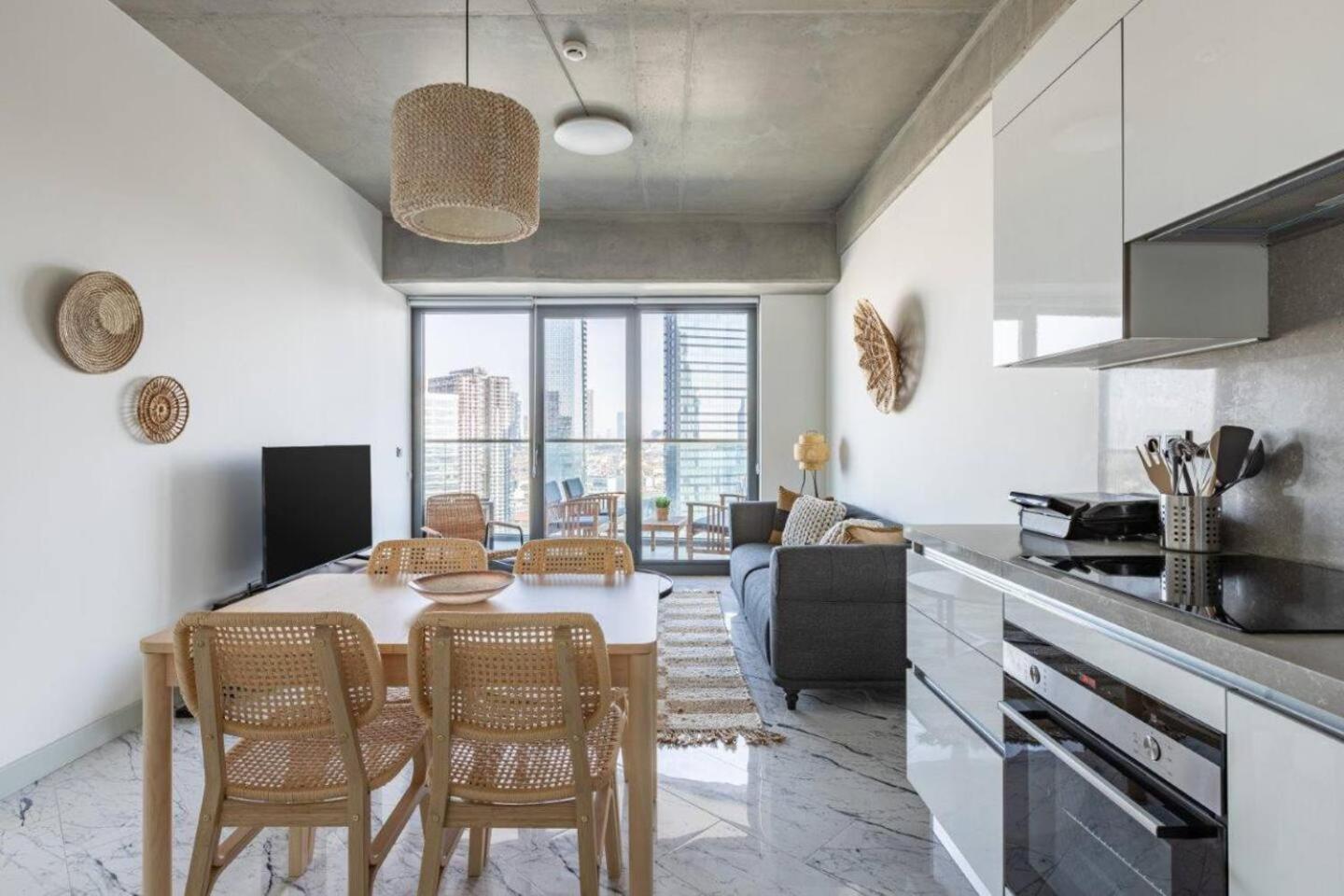 Apartment photo 2