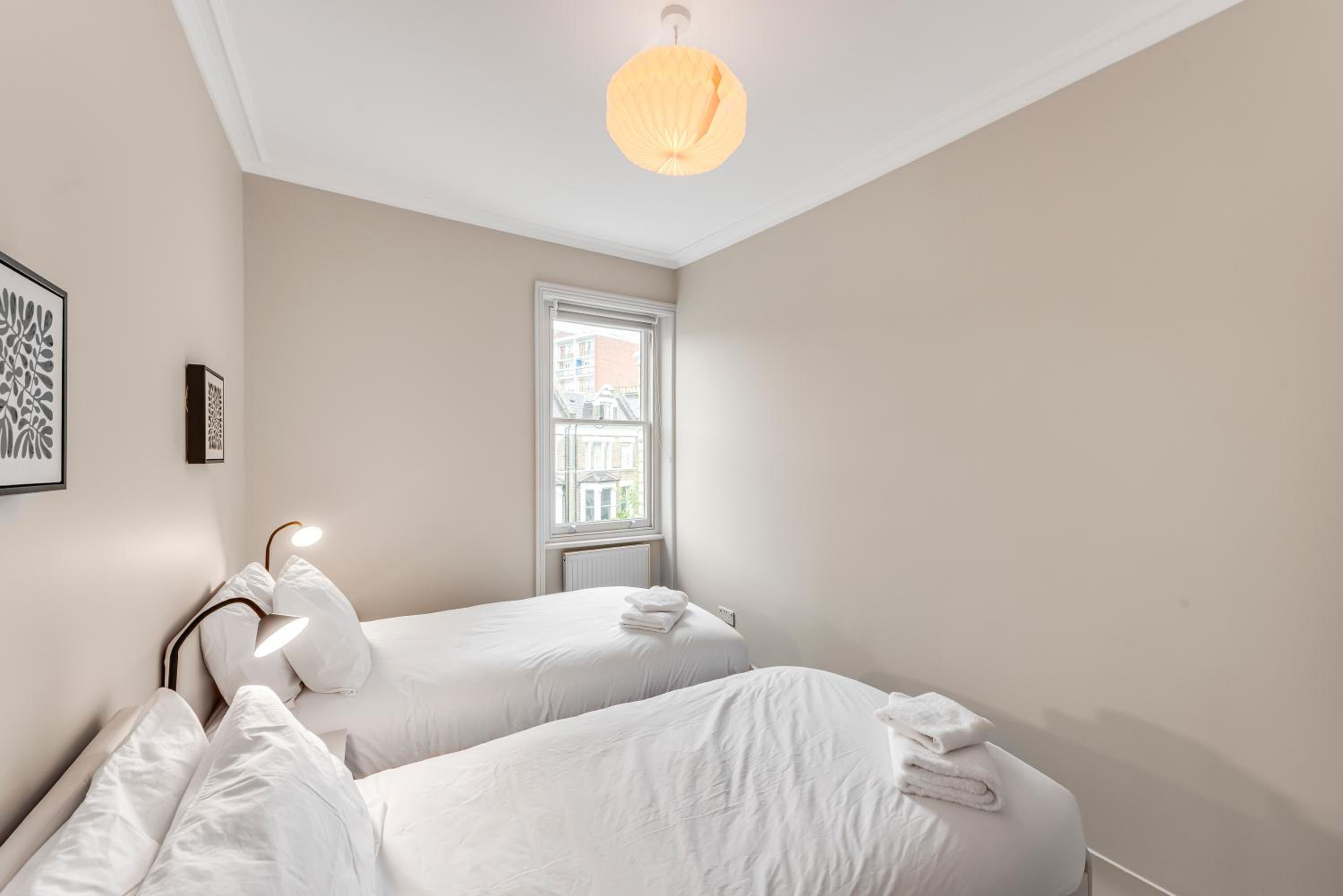 Three-Bedroom Apartment with Balcony photo 1