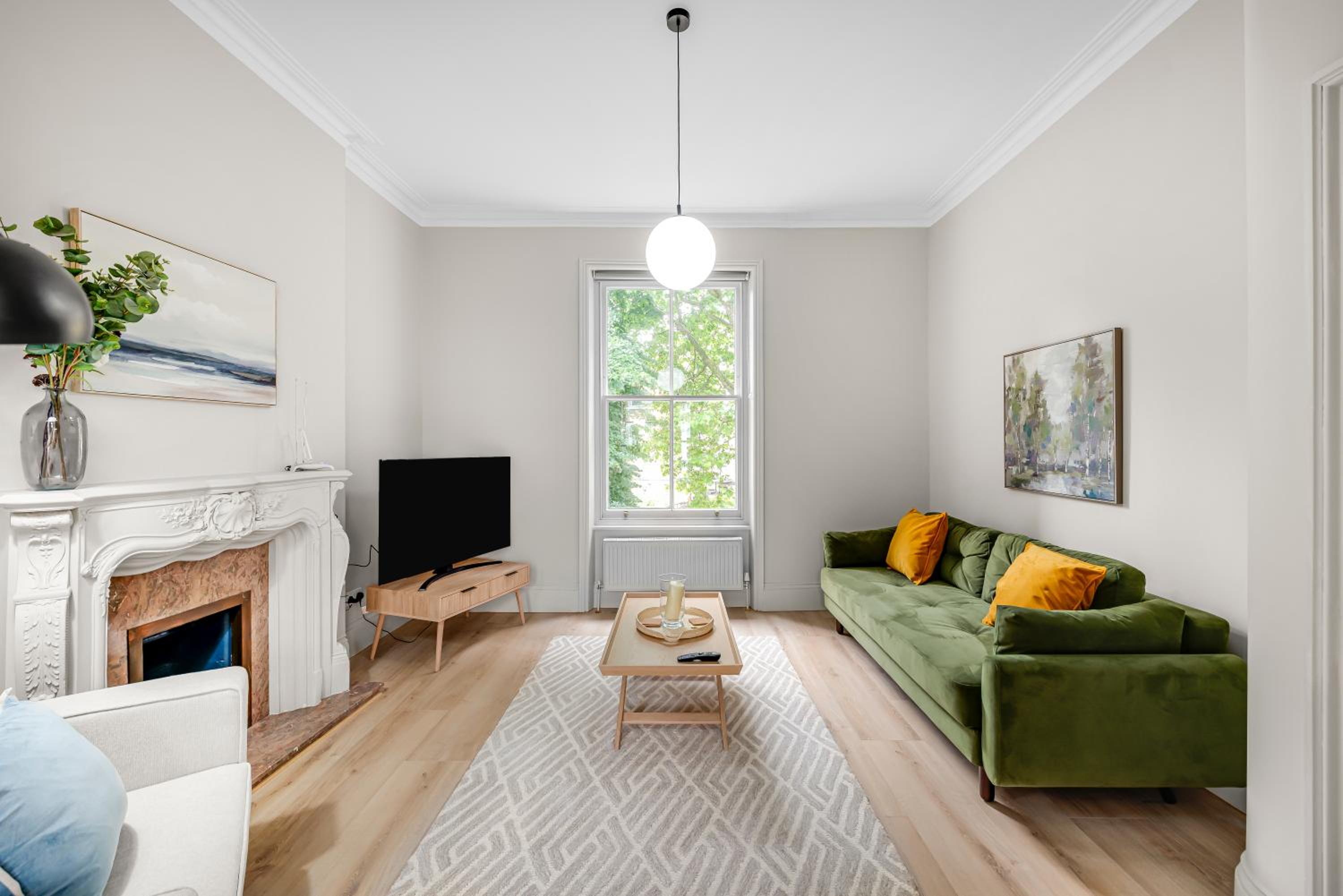 Three-Bedroom Apartment with Balcony photo 2