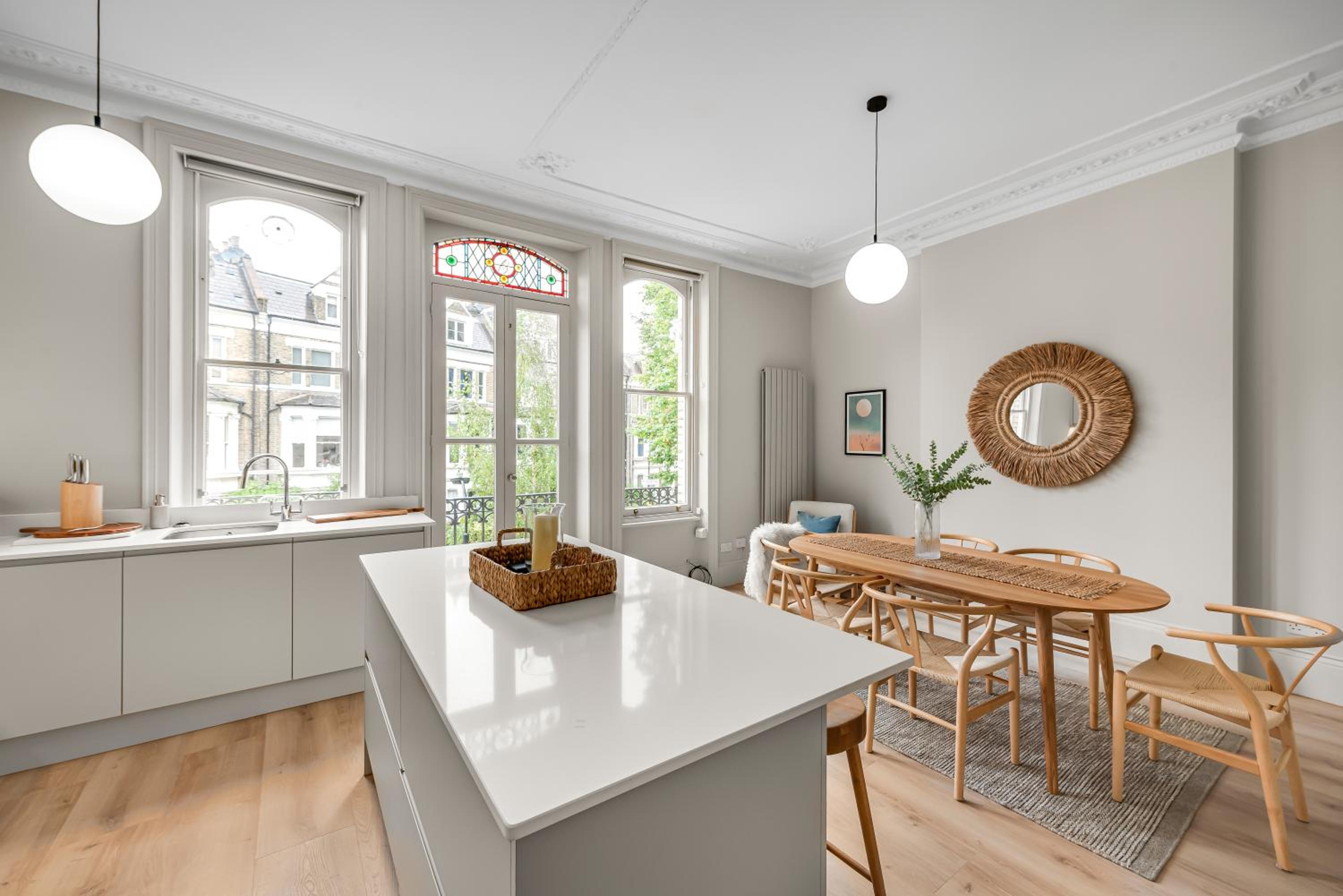 Three-Bedroom Apartment with Balcony photo 3