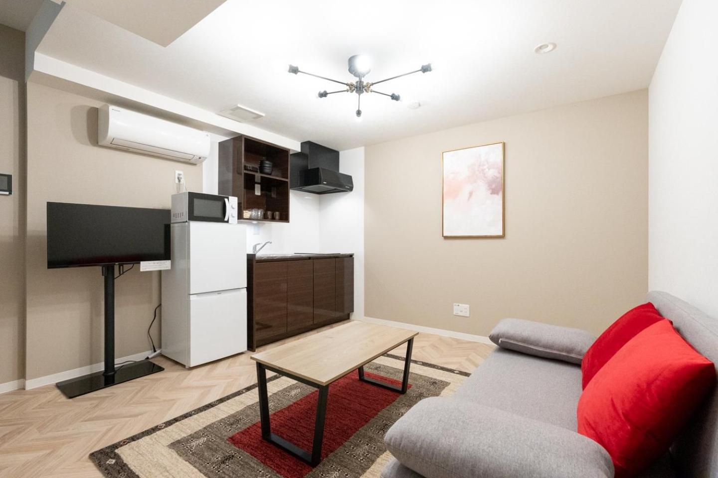 One-Bedroom Apartment photo 1