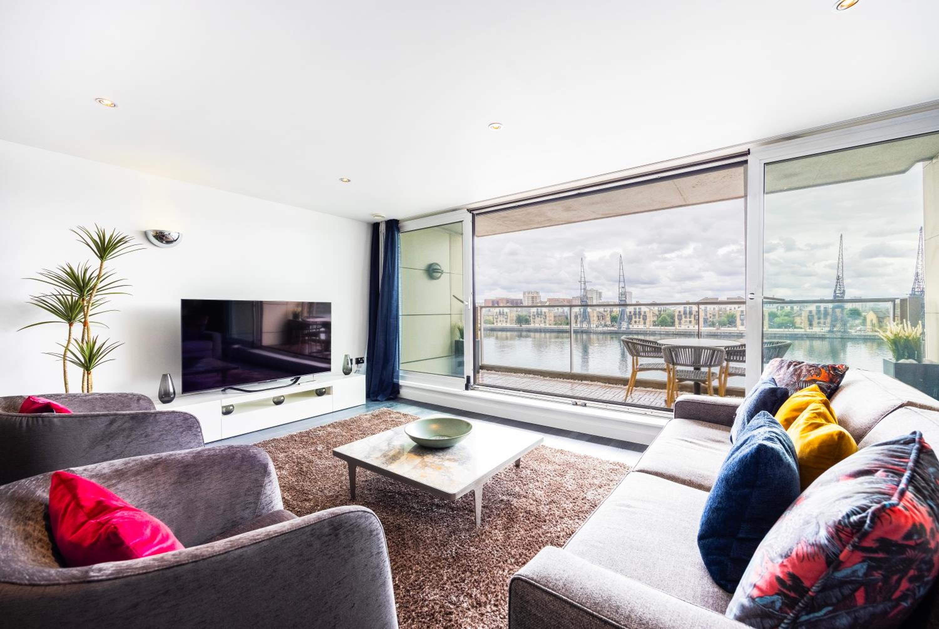 Apartment with View and Balcony photo 3