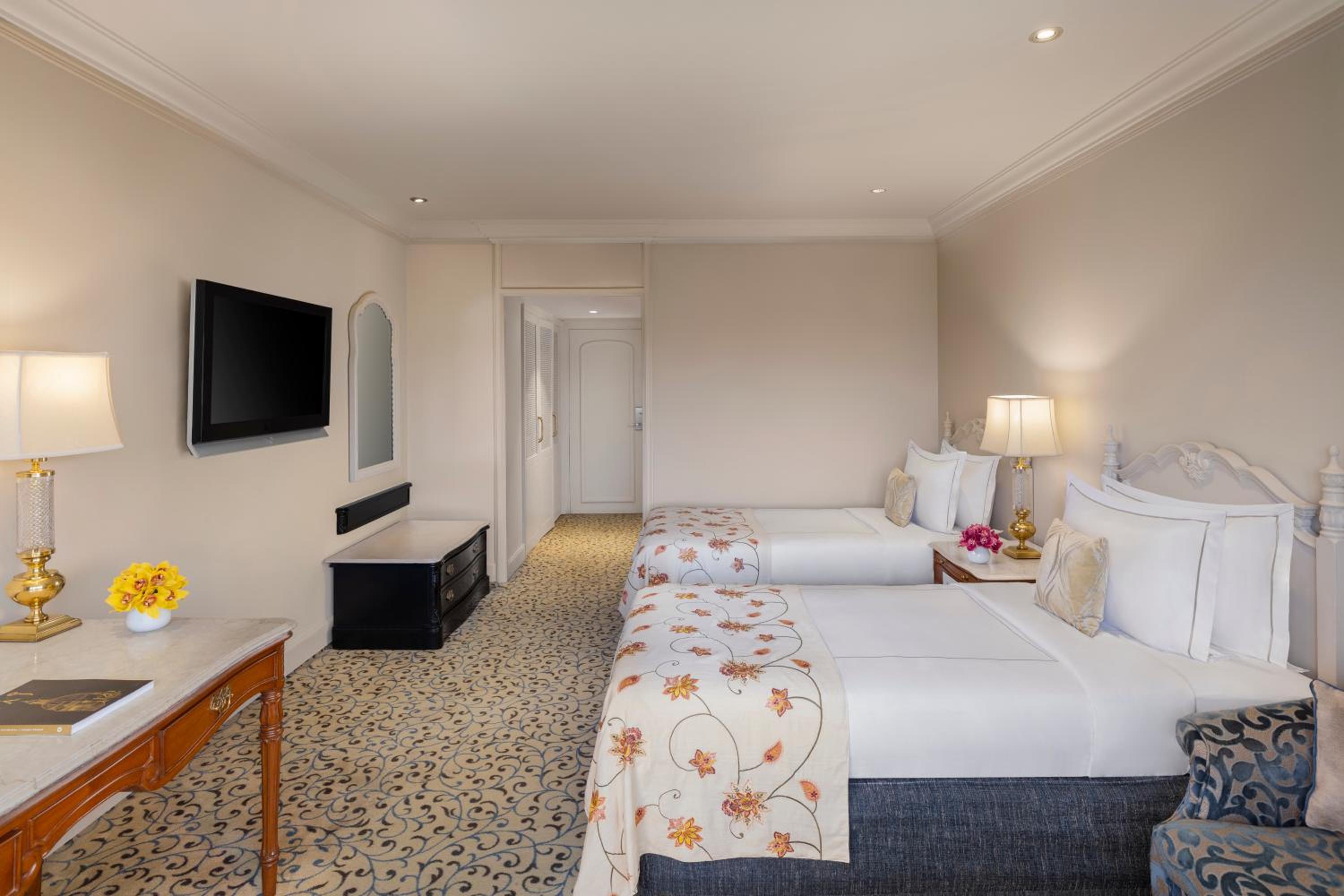 Superior Room Twin Bed Diplomatic Enclave View - Photo 3