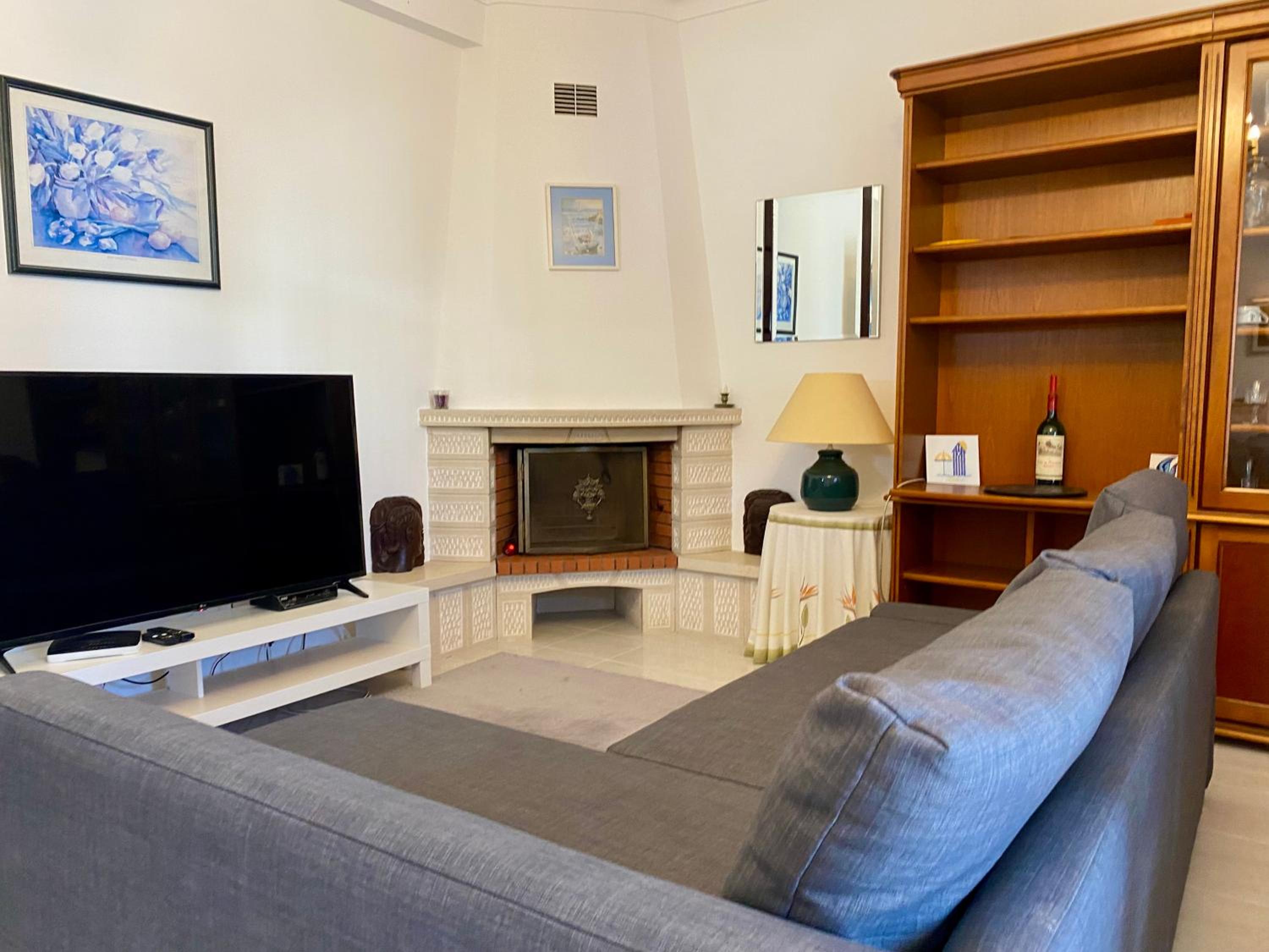 Three-Bedroom House photo 3