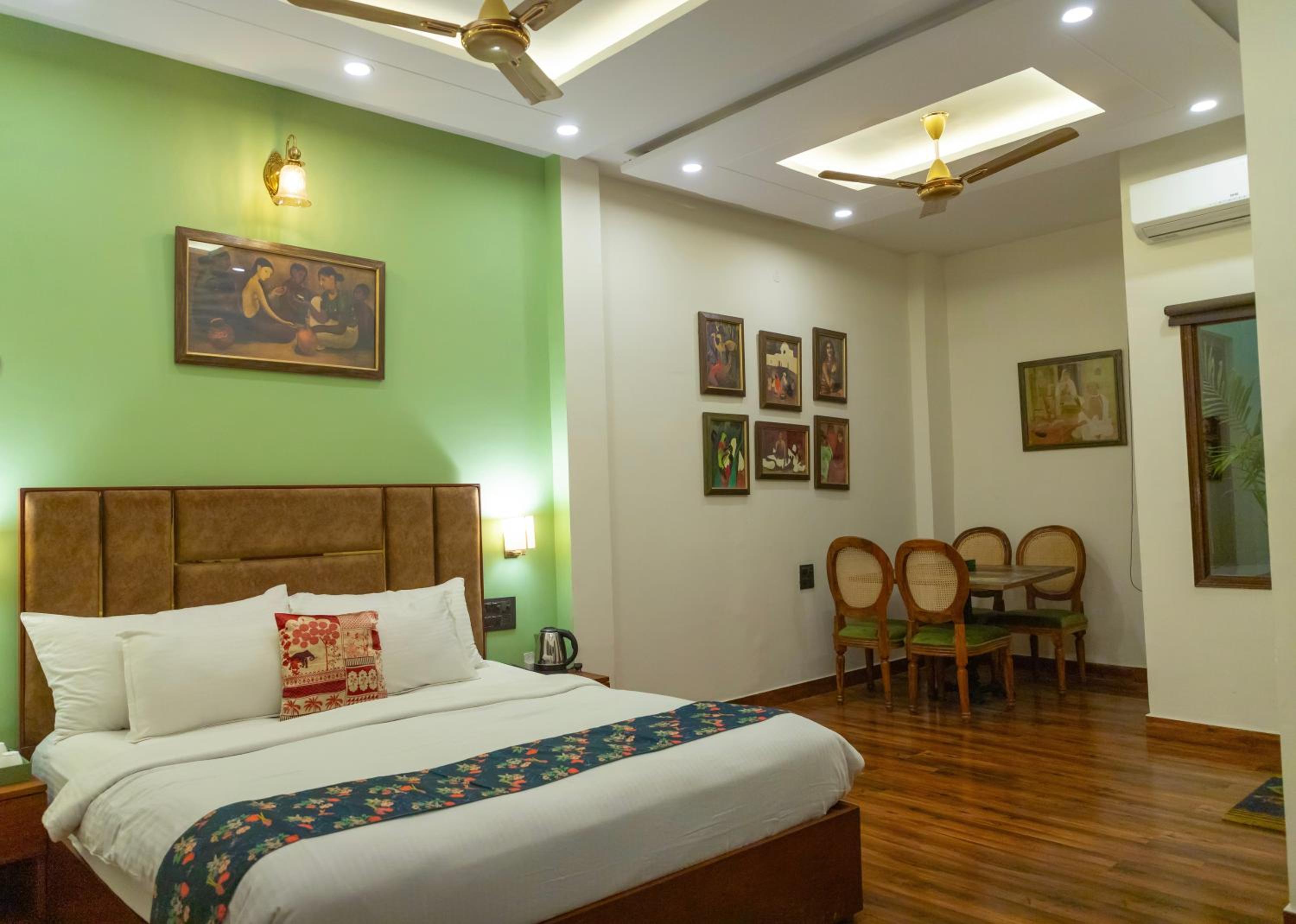 Executive Suite - Photo 5